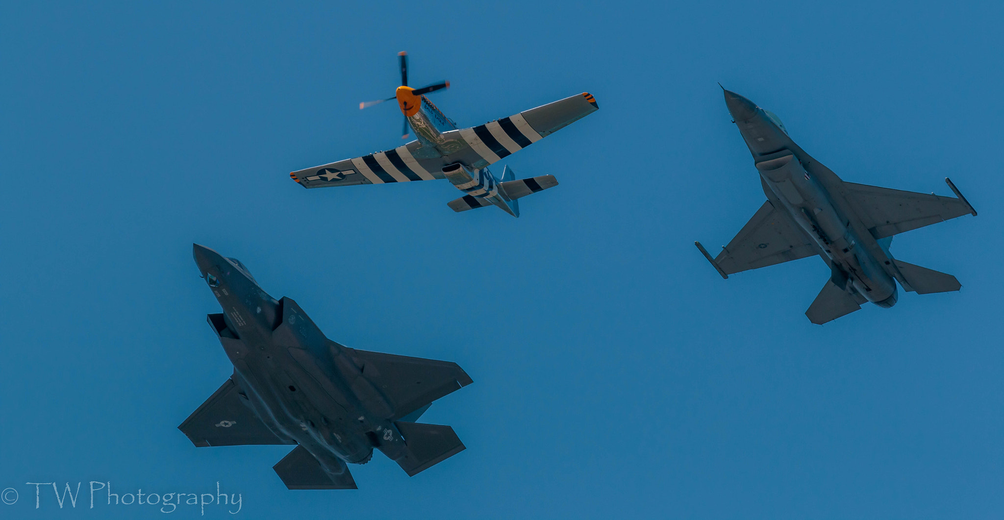 Canon EOS 70D + Canon EF 400mm F5.6L USM sample photo. Family photography