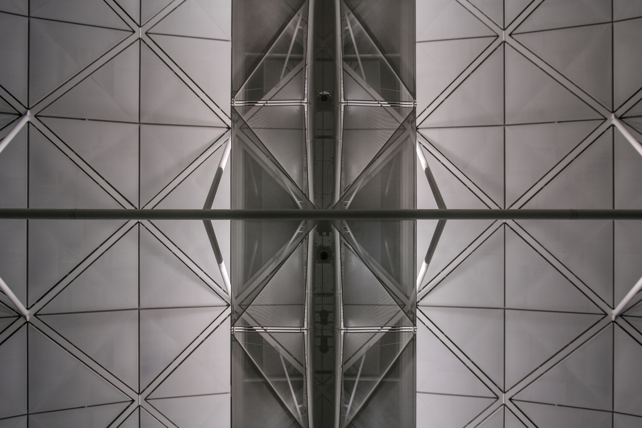Canon EF-S 10-22mm F3.5-4.5 USM sample photo. Hkg airport photography