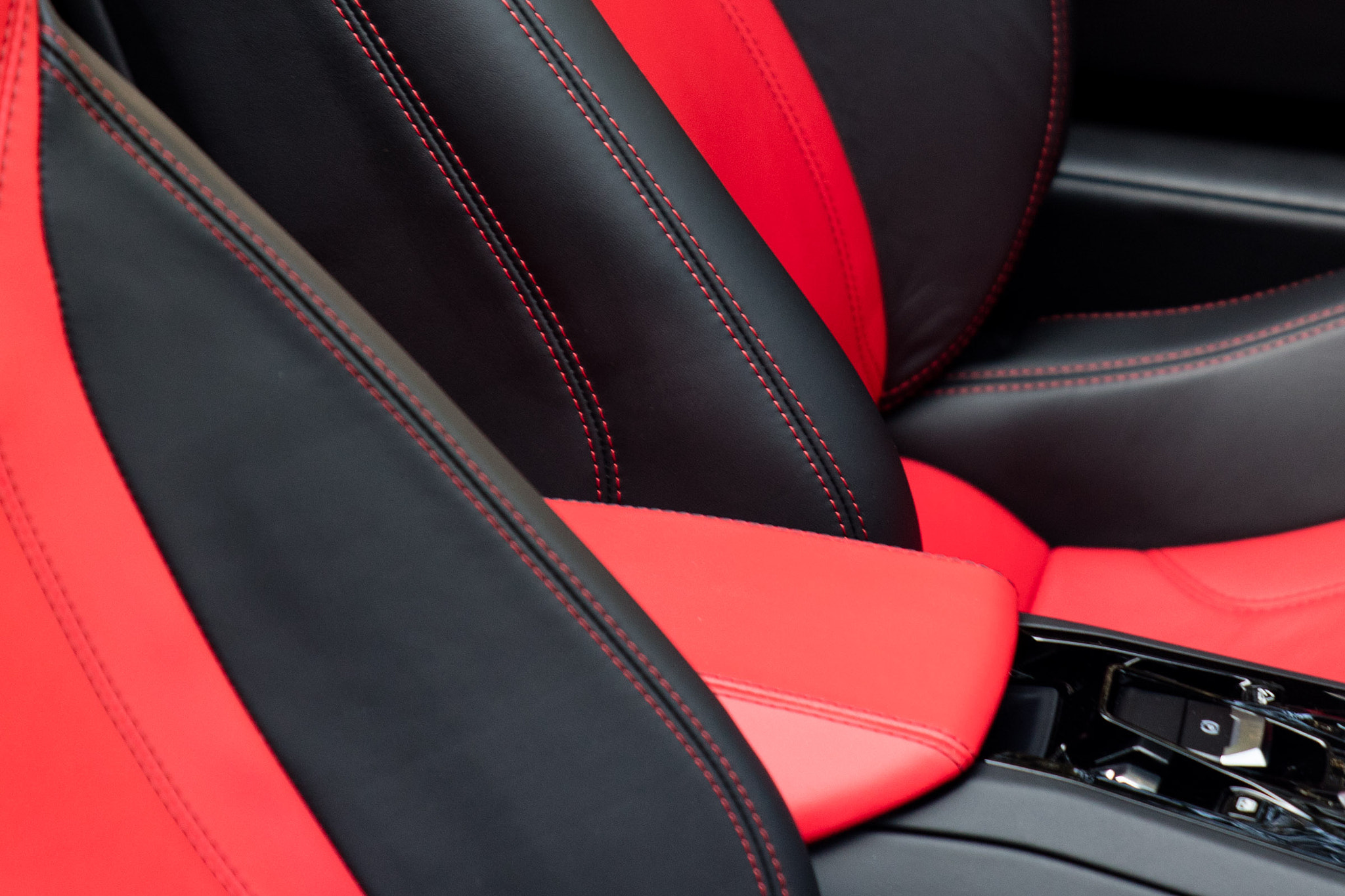 Canon EOS 5DS + Sigma 24-70mm F2.8 EX DG Macro sample photo. Red leather photography