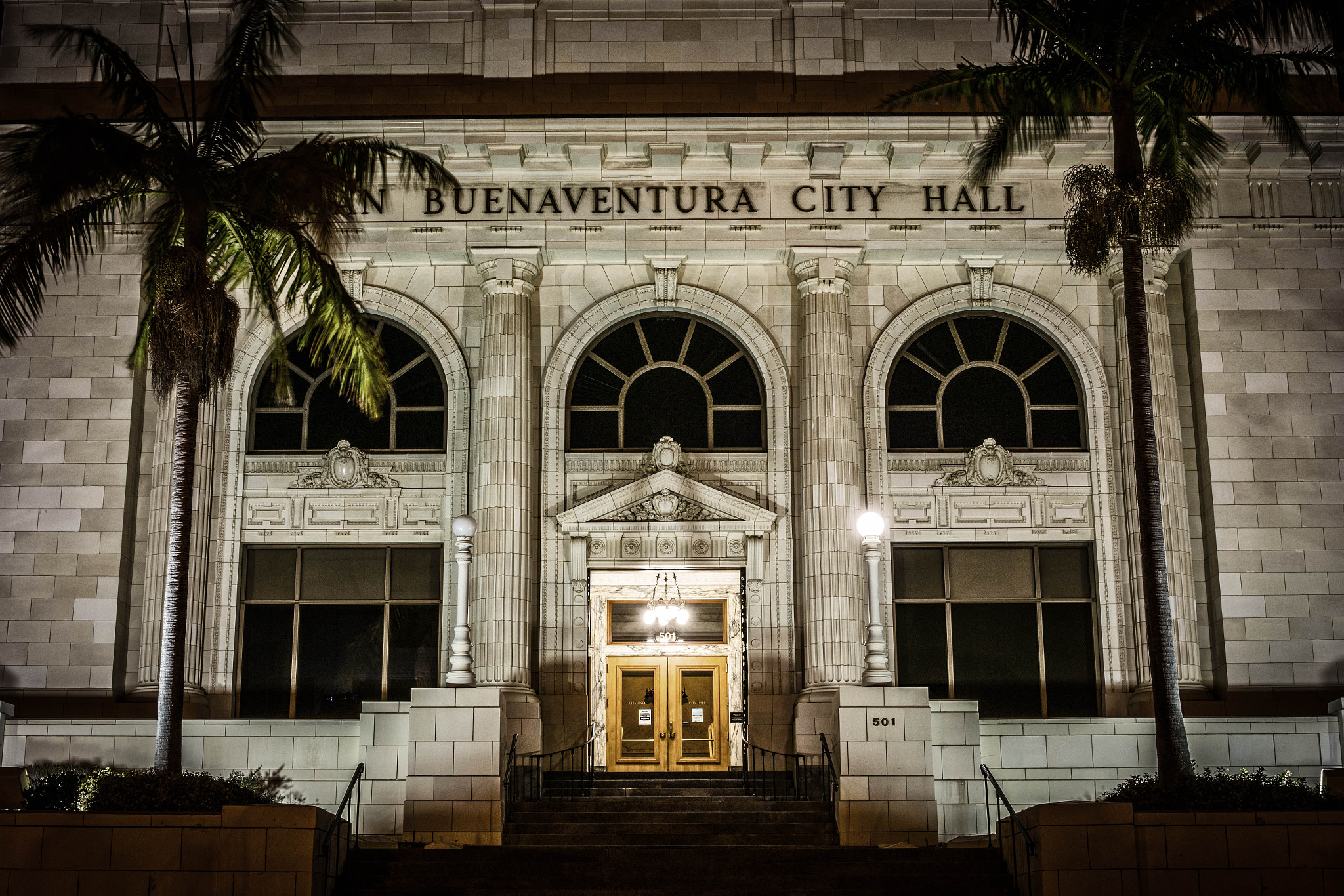 Samsung NX300 + Samsung NX 30mm F2 Pancake sample photo. City hall building in ventura california photography