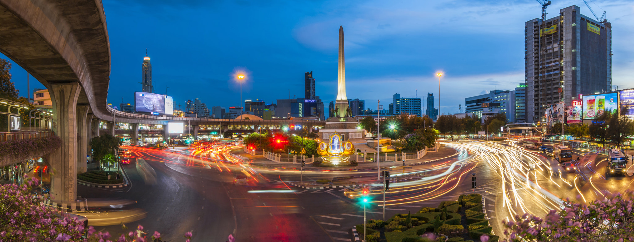 Nikon AF-S Nikkor 16-35mm F4G ED VR sample photo. Bangkok panorama @victory monument photography