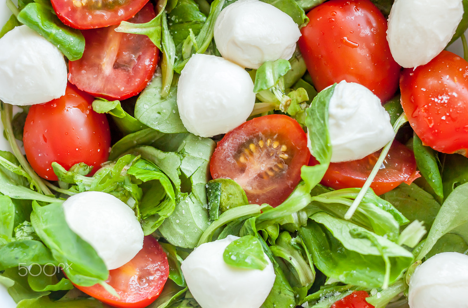 Canon EOS 500D (EOS Rebel T1i / EOS Kiss X3) + Canon EF 40mm F2.8 STM sample photo. Homemade caprese salad photography