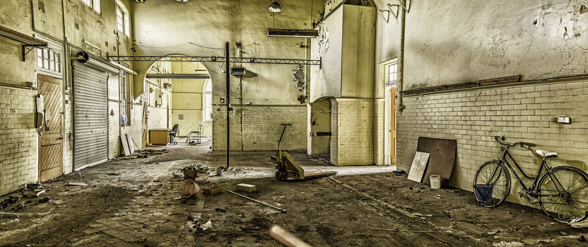 Pentax K-3 II sample photo. Abandoned workshop photography