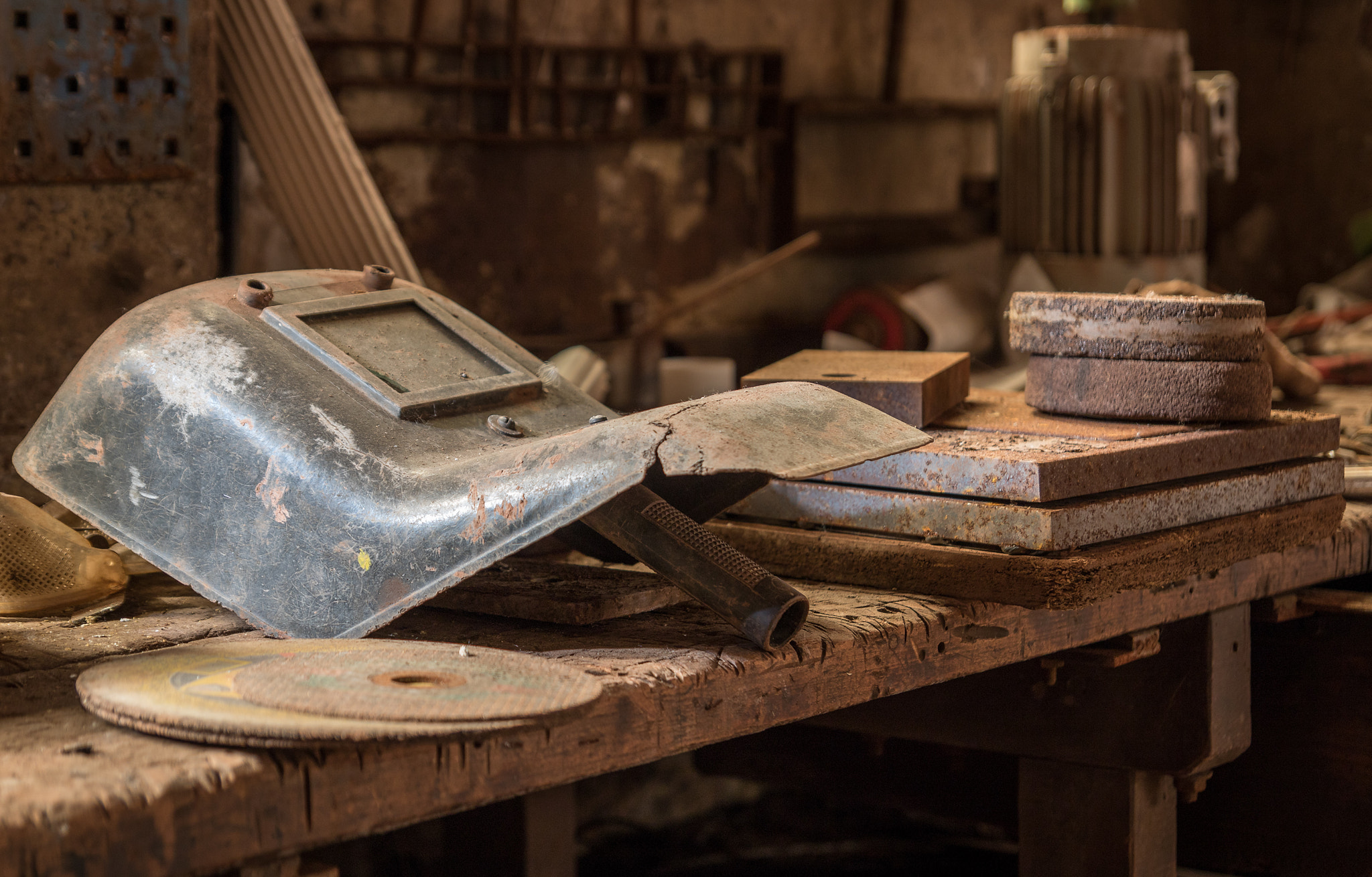 Tamron SP AF 17-50mm F2.8 XR Di II LD Aspherical (IF) sample photo. [abandoned welding shield] photography
