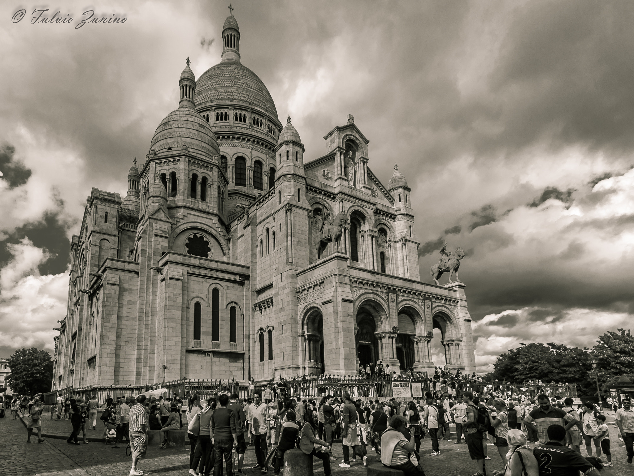 Sigma 12-24mm F4.5-5.6 EX DG Aspherical HSM sample photo. Montmatre paris photography