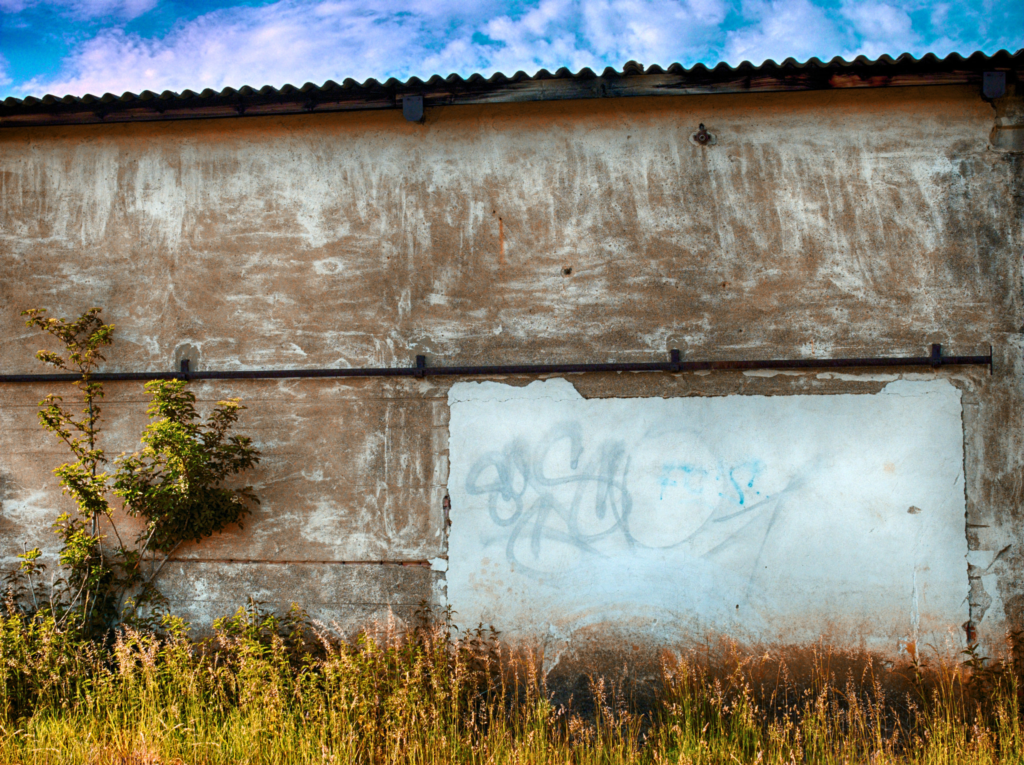 Built-in lens sample photo. Old barn photography