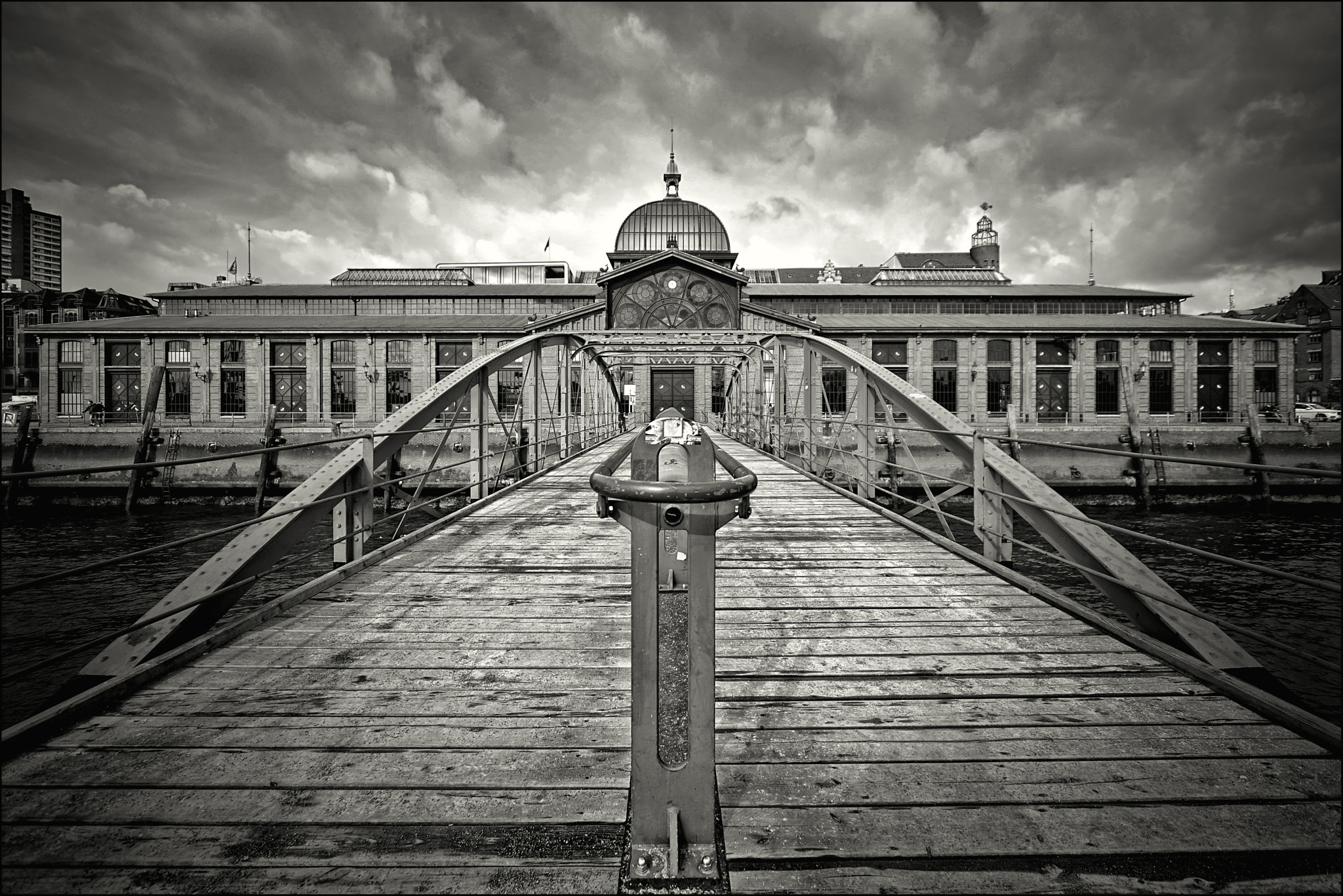 12-24mm F4.5-5.6 G SSM sample photo. Fischauktionshalle sw photography