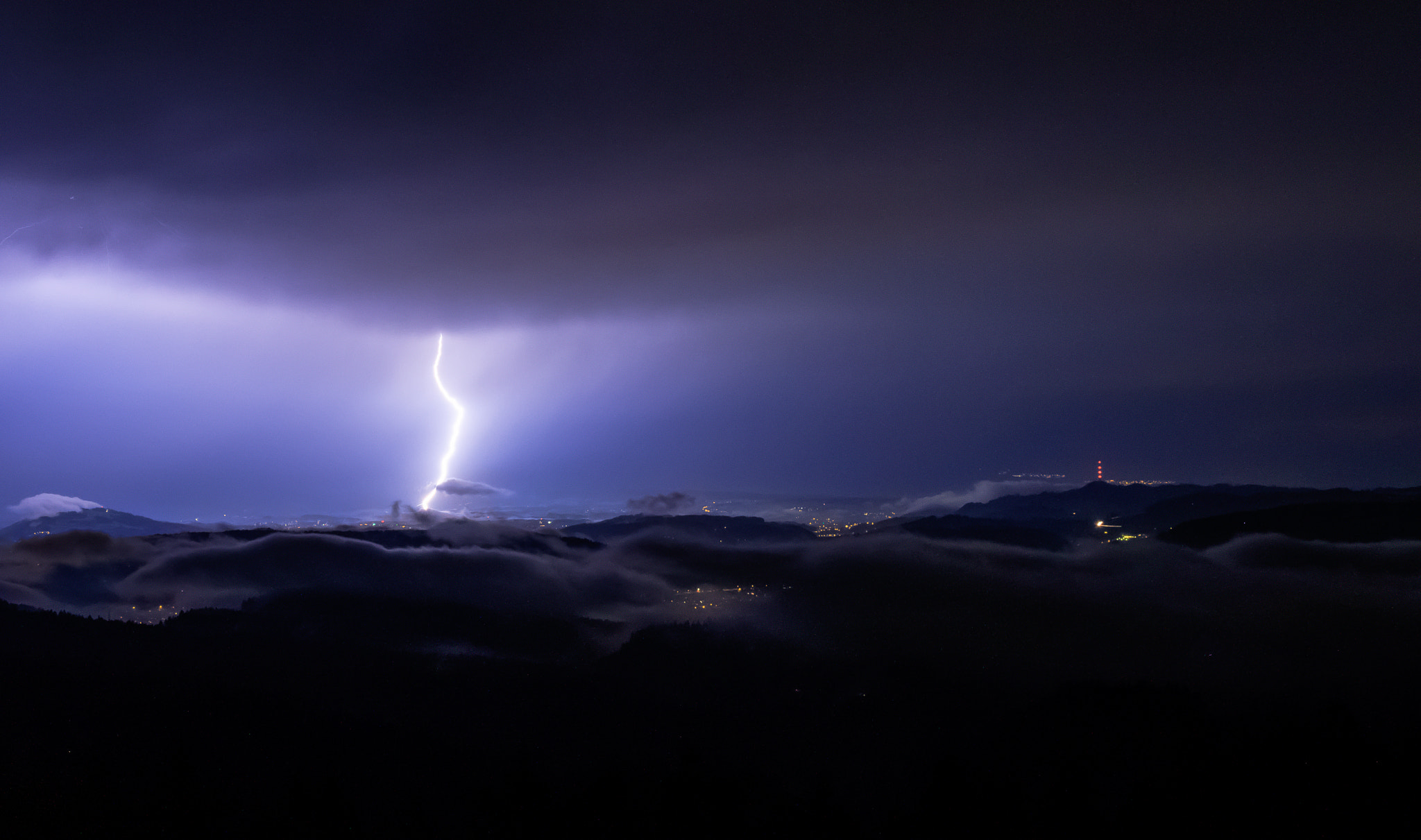 Canon EF 16-35mm F2.8L USM sample photo. A thunderstorm is approaching photography