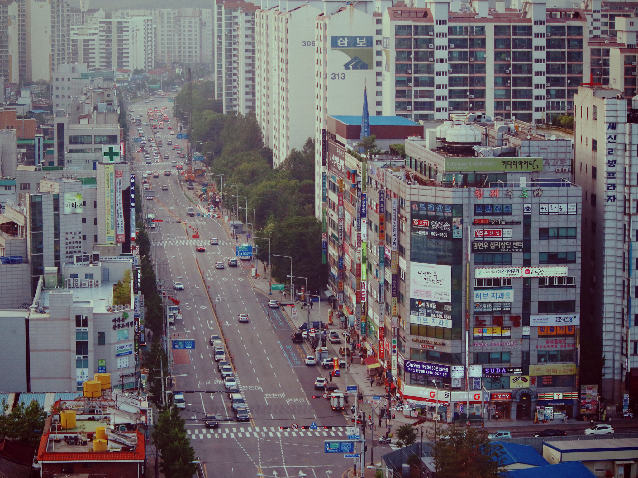 Canon EOS 760D (EOS Rebel T6s / EOS 8000D) sample photo. Guri, inchang-dong photography