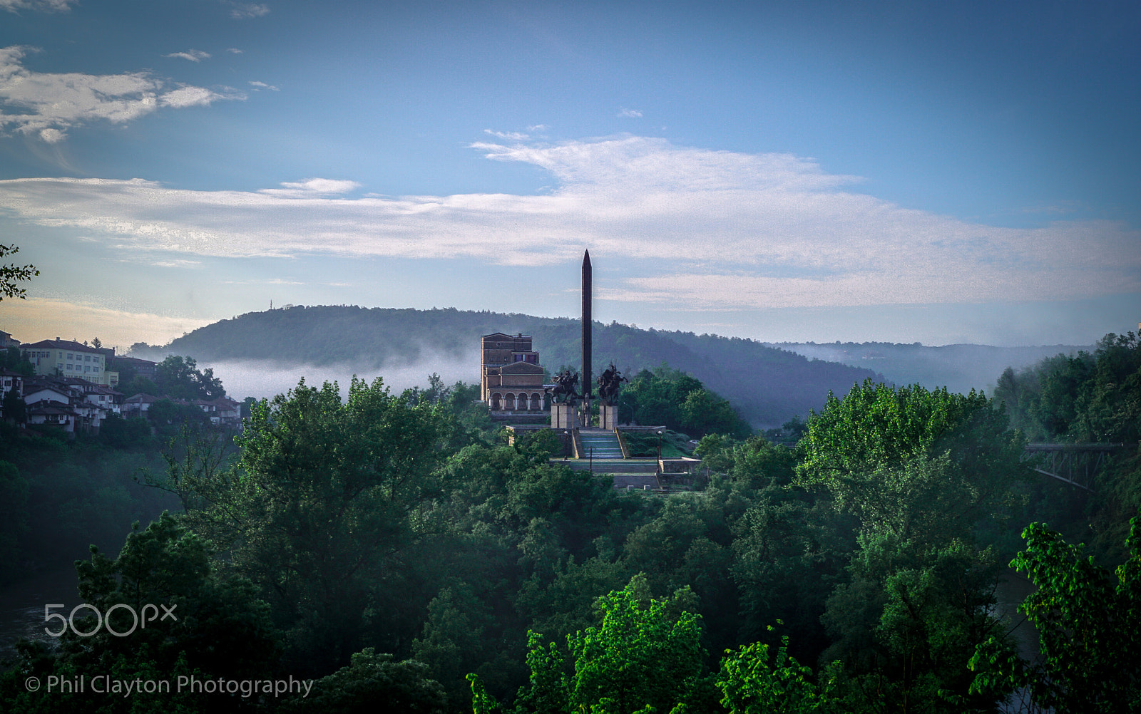 Sony ILCA-77M2 + Sony DT 18-55mm F3.5-5.6 SAM sample photo. The asen monument at dawn photography