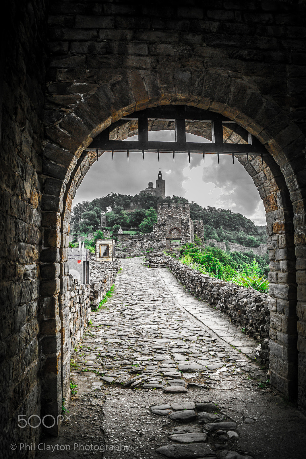 Sony ILCA-77M2 + Sony DT 18-55mm F3.5-5.6 SAM sample photo. Tsarevets castle photography