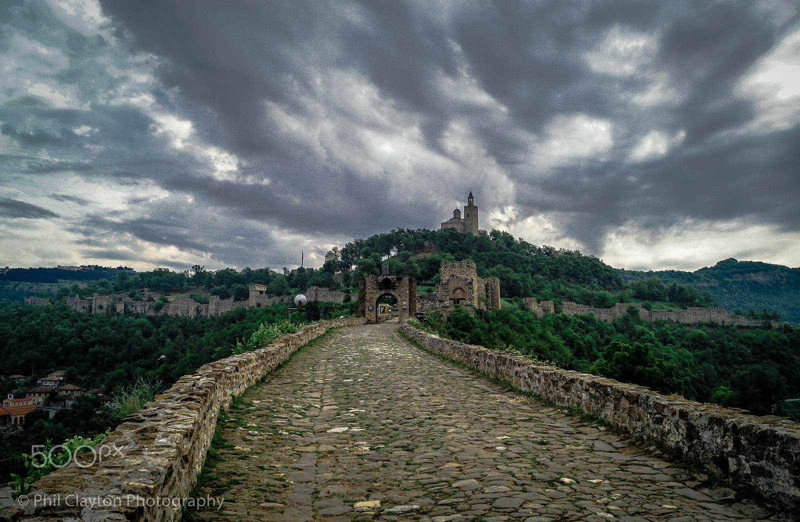 Sony ILCA-77M2 + Sony DT 18-55mm F3.5-5.6 SAM sample photo. Early morning light over the fortress photography