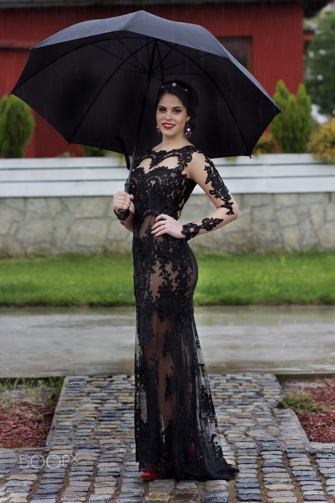 Canon EF 85mm F1.8 USM sample photo. A smile in the rain photography
