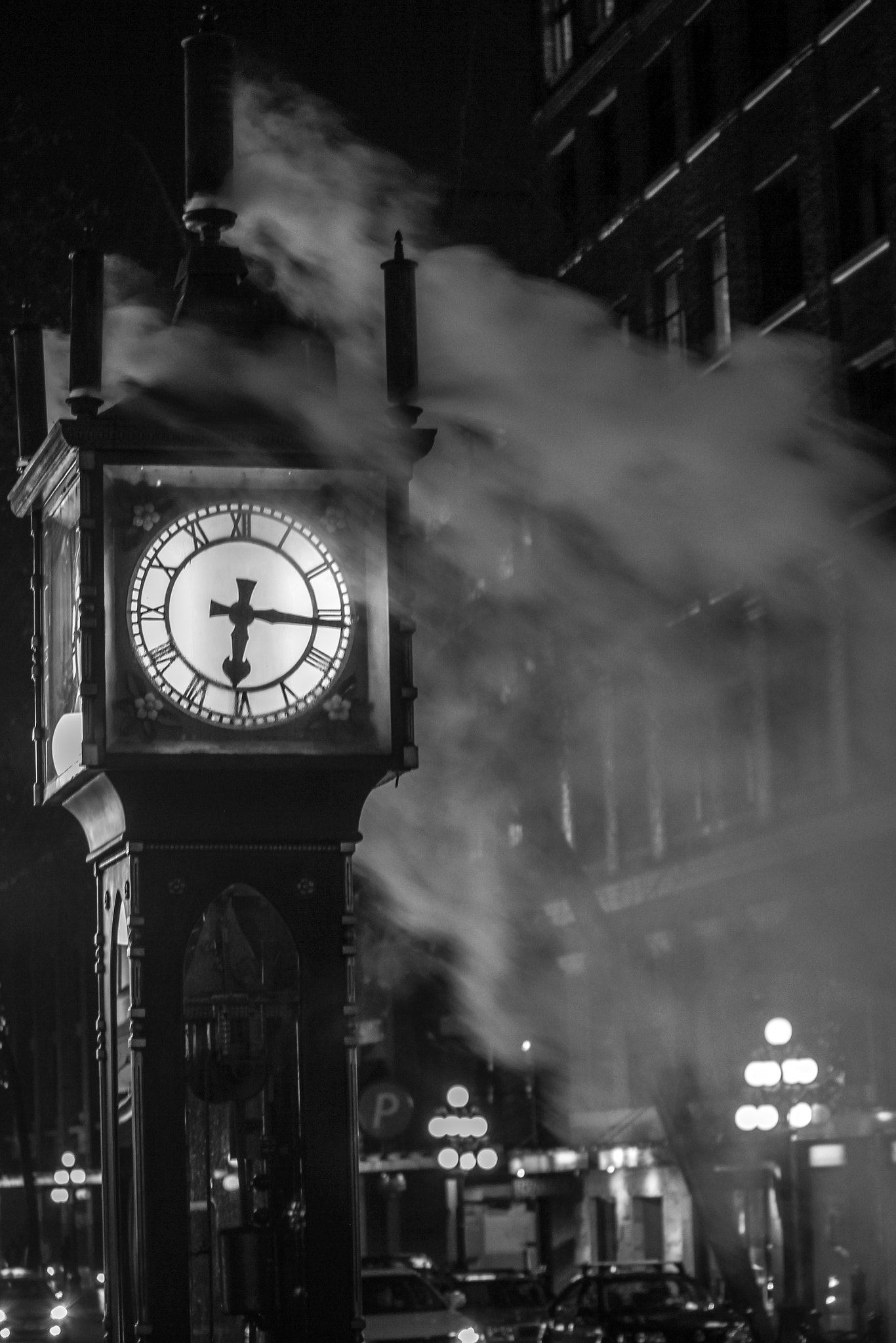 Canon EOS 550D (EOS Rebel T2i / EOS Kiss X4) sample photo. Steam clock photography
