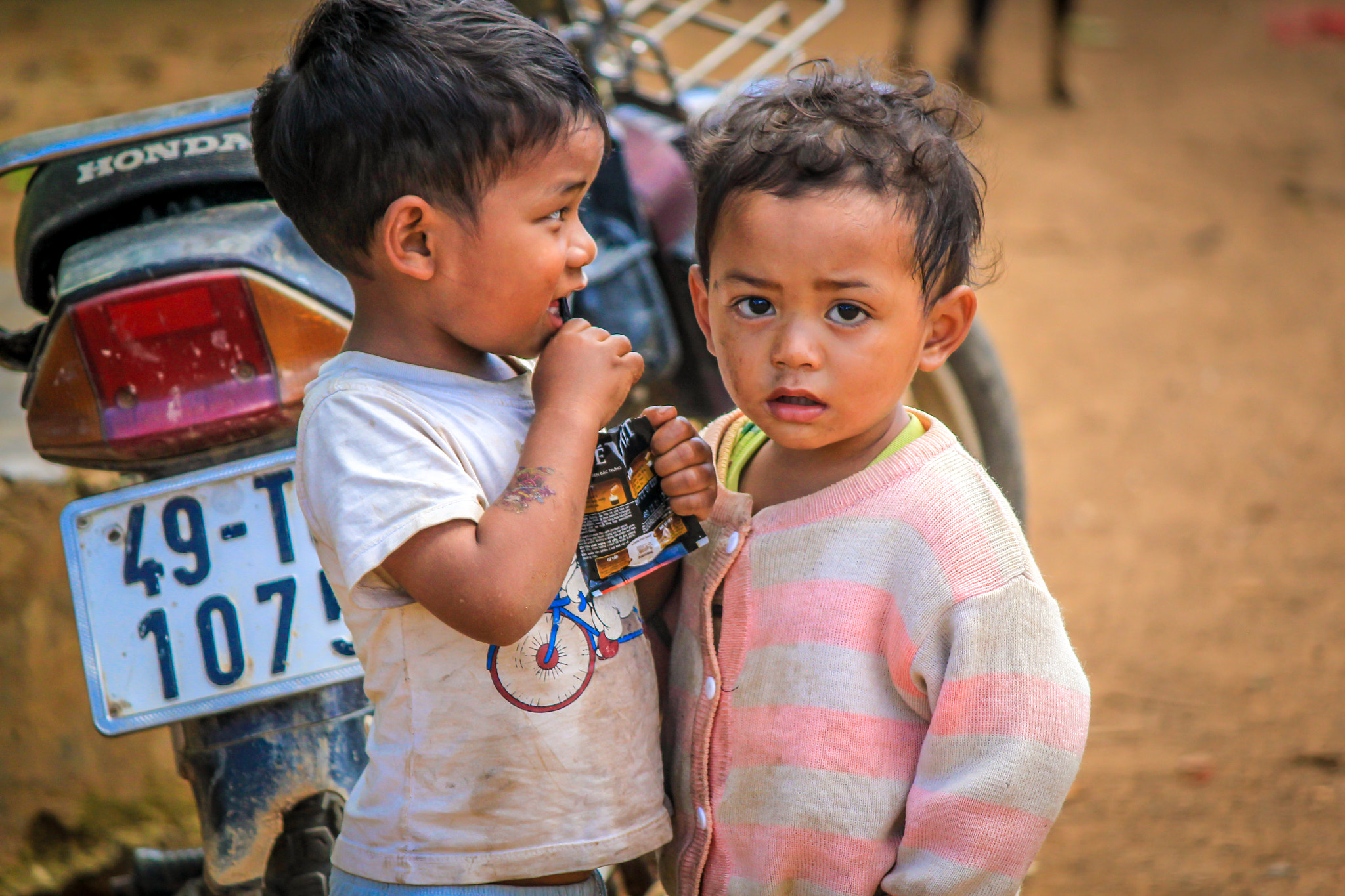 Canon EOS 550D (EOS Rebel T2i / EOS Kiss X4) sample photo. Kids in vietnam photography