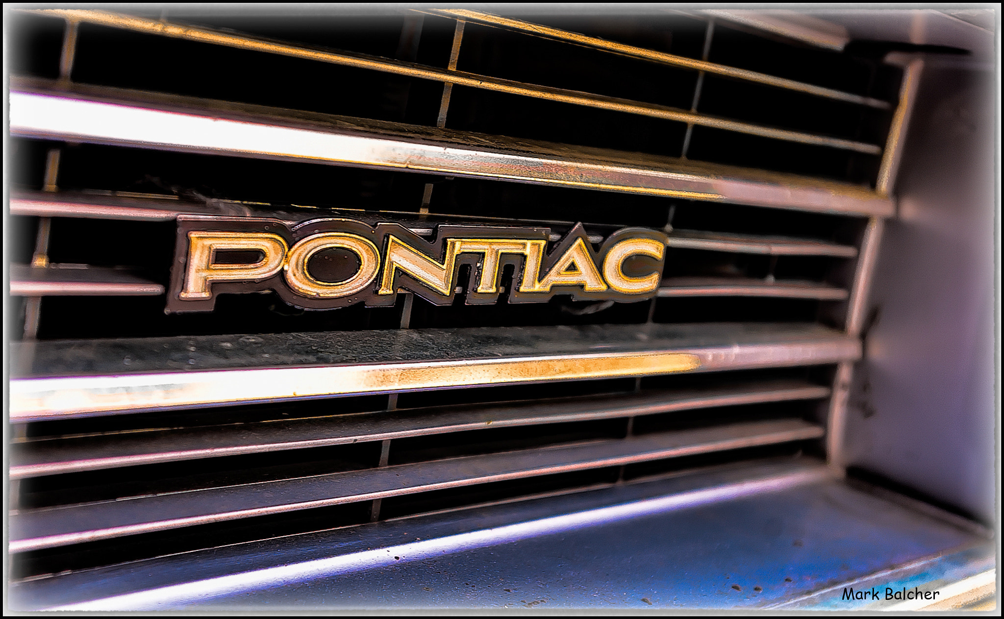Pentax K-x sample photo. Pontiac lemans emblem front grille. photography