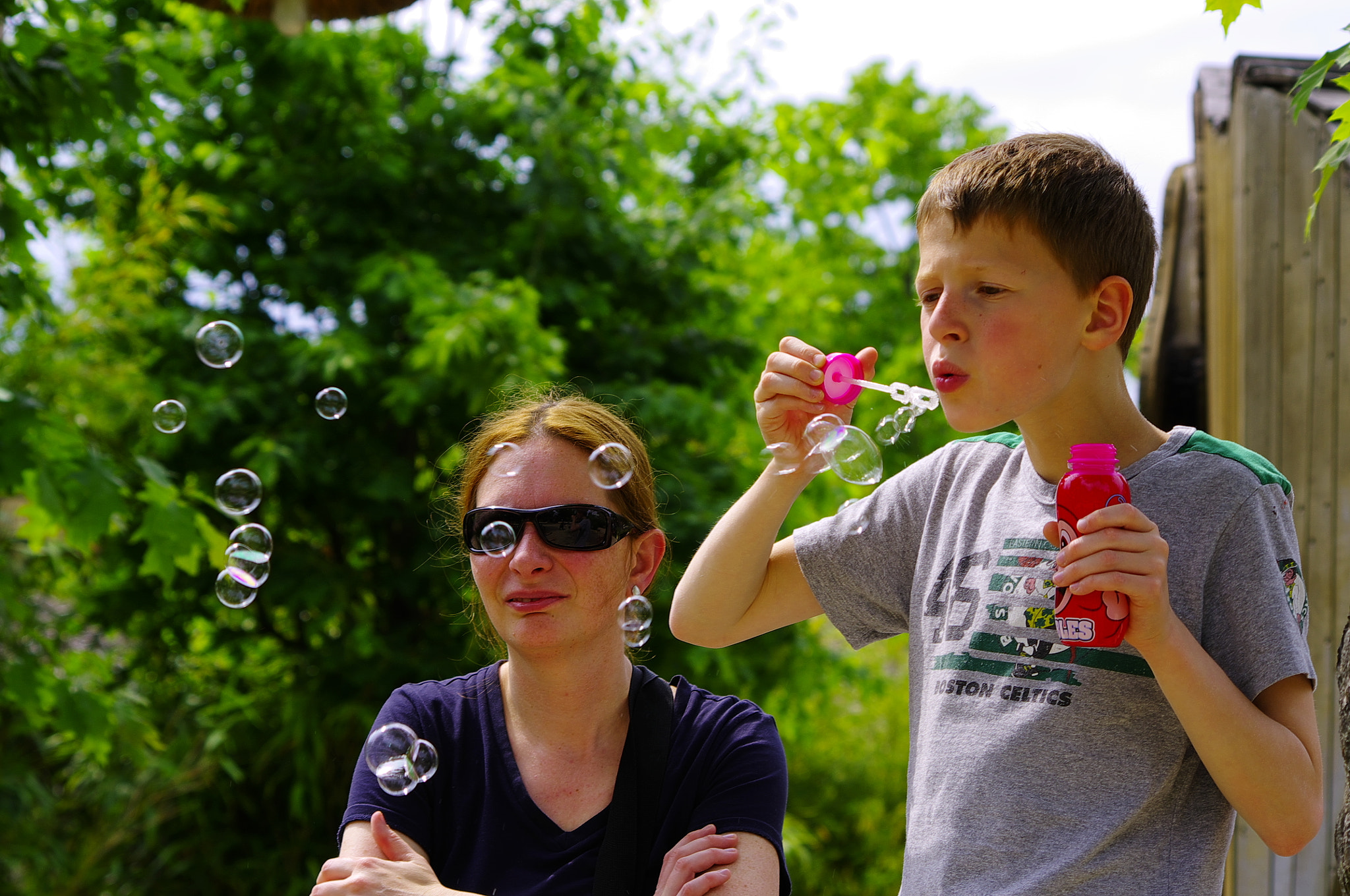 smc PENTAX-DA L 55-300mm F4-5.8 ED sample photo. Blowing bubbles photography