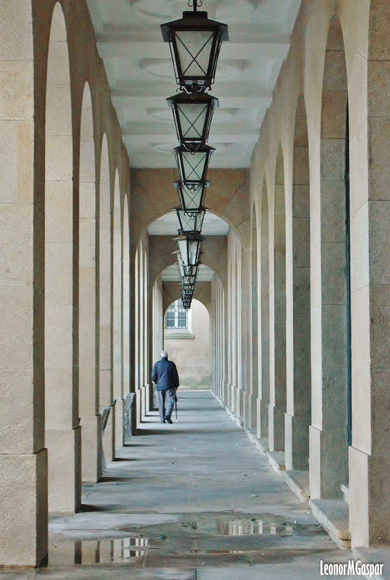 AF Zoom-Nikkor 35-80mm f/4-5.6D N sample photo. A man walking alone photography