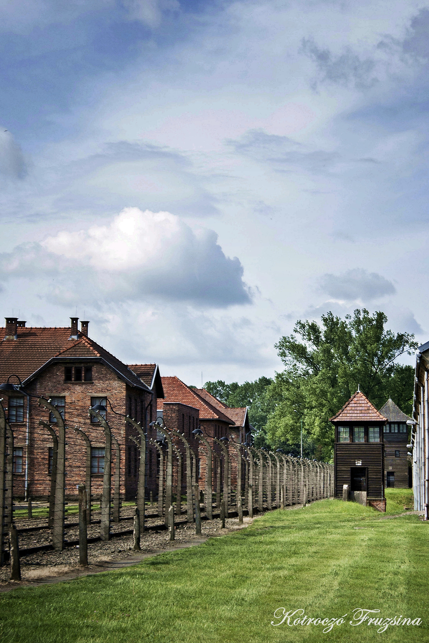 Canon EOS 400D (EOS Digital Rebel XTi / EOS Kiss Digital X) sample photo. Auschwitz i. photography