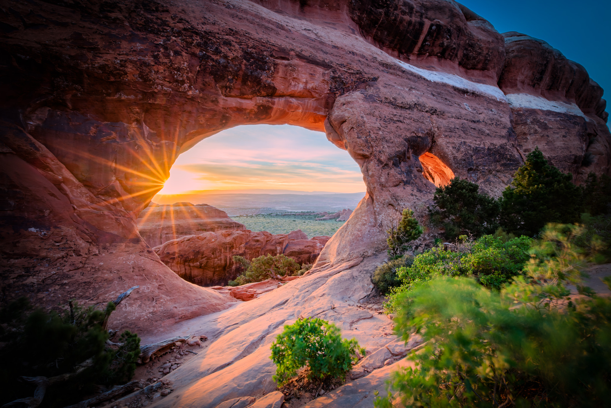 Canon EOS 5DS R sample photo. Partition arch sunrise photography