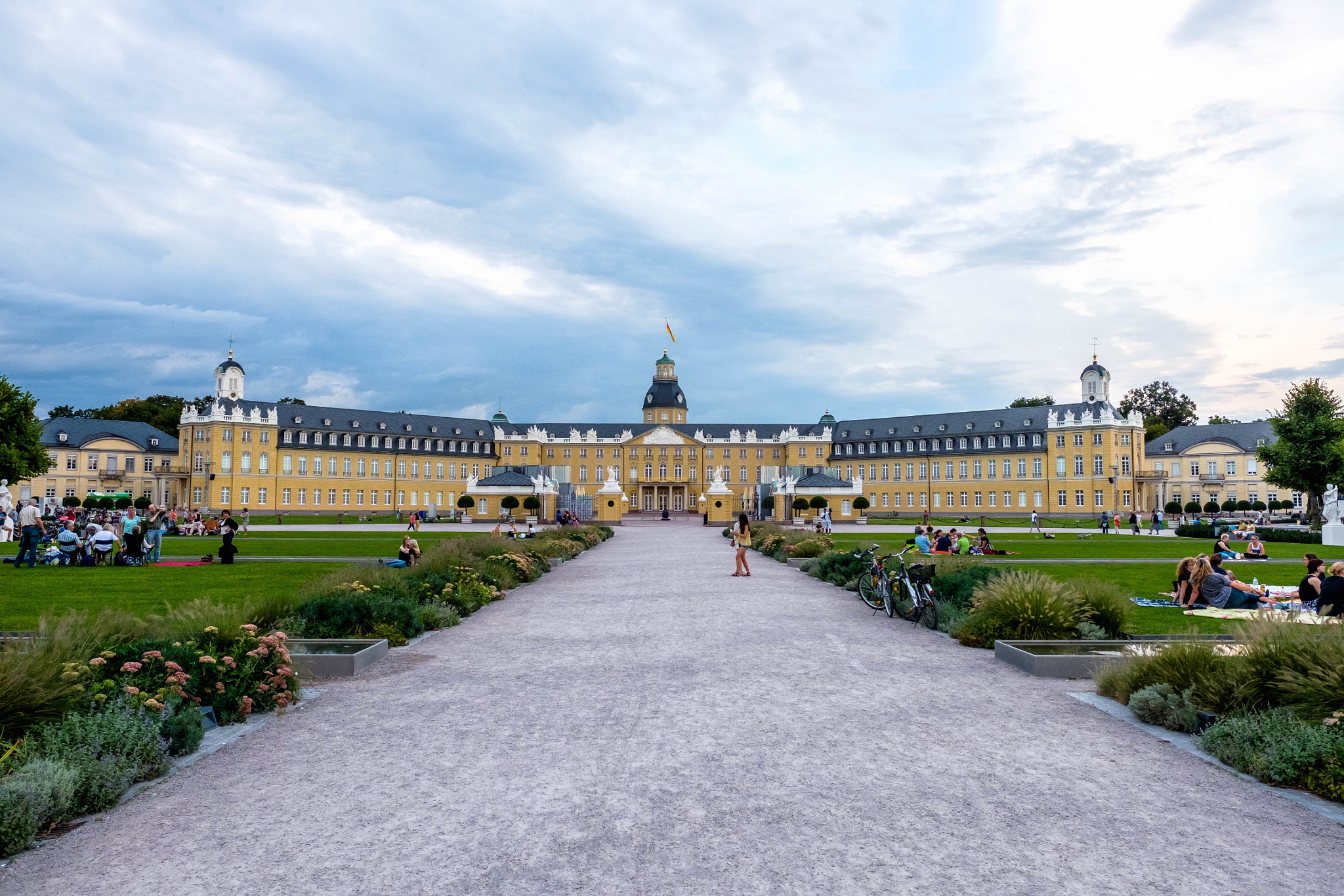 Fujifilm X-E2 + Fujifilm XF 16mm F1.4 R WR sample photo. Das karlsruher schloss photography