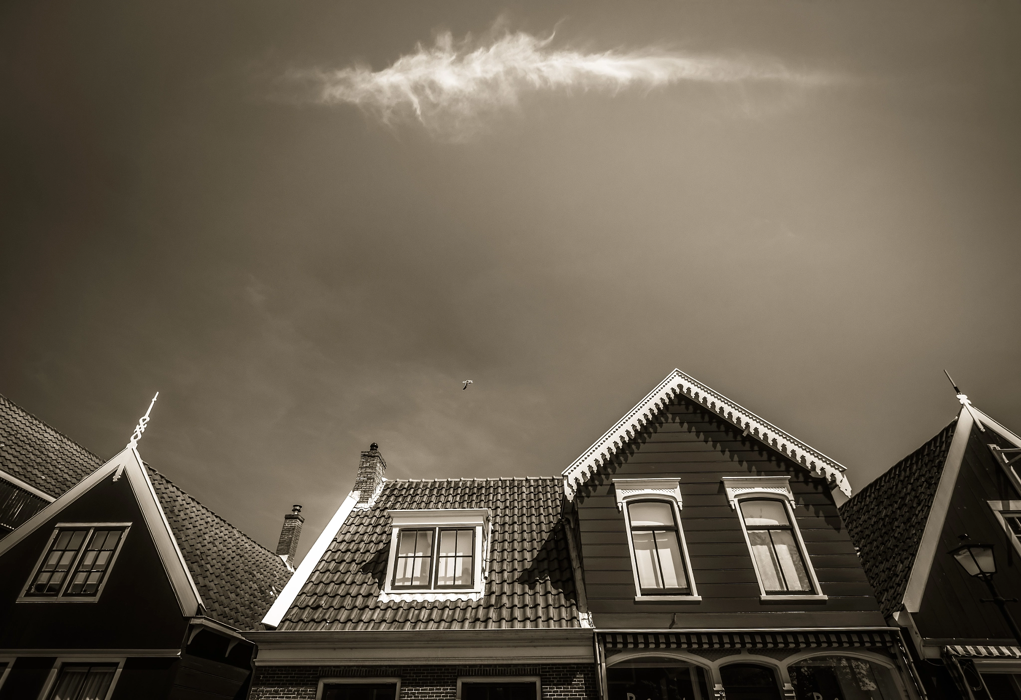 Canon EOS 550D (EOS Rebel T2i / EOS Kiss X4) sample photo. Roofs and windows photography