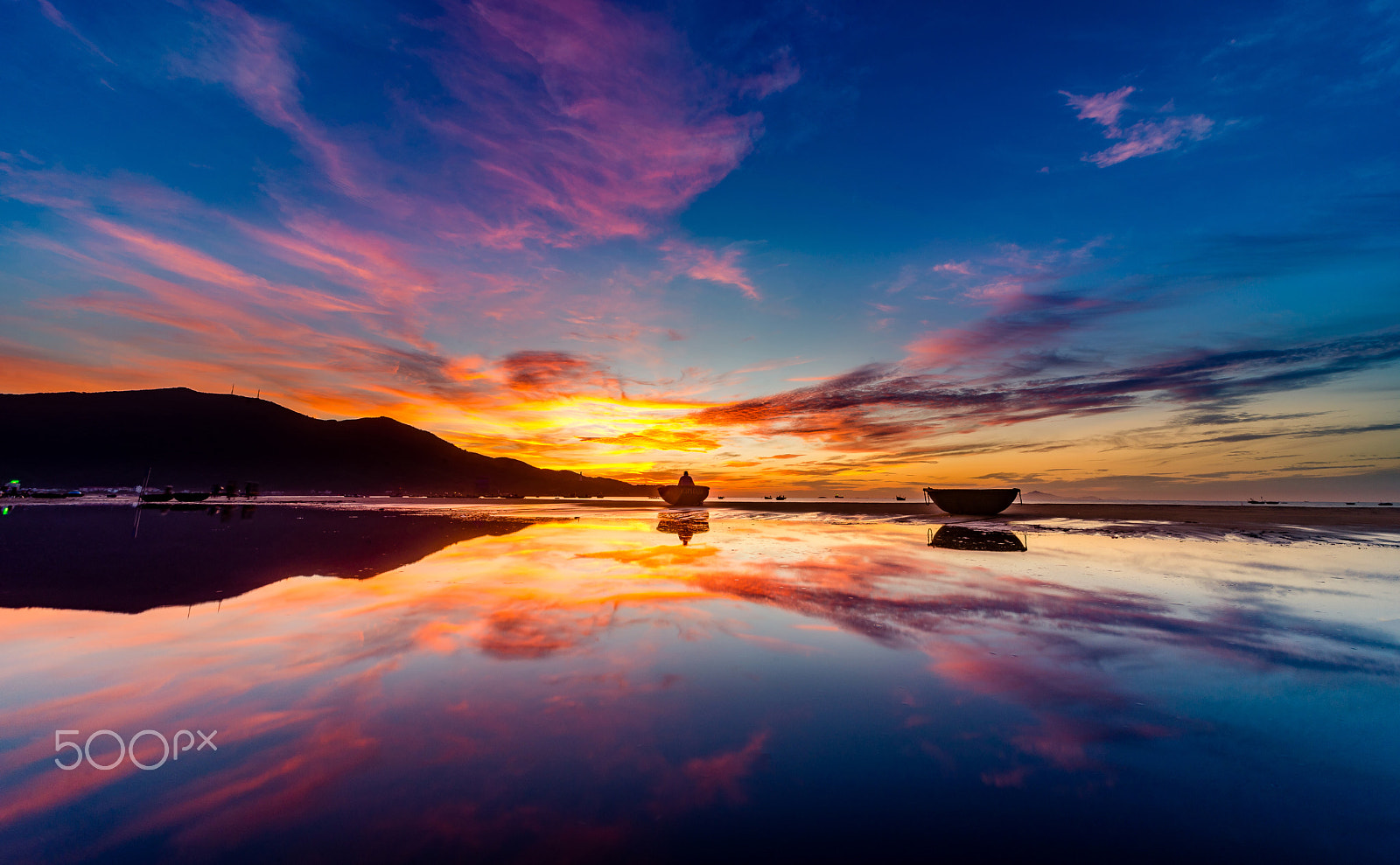 Sigma 12-24mm F4.5-5.6 EX DG Aspherical HSM sample photo. Reflection sunrise photography
