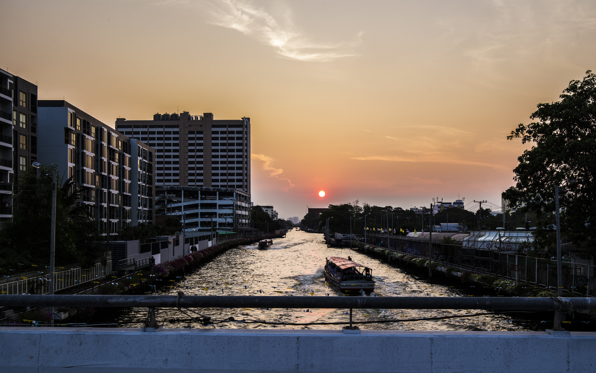 HD Pentax-DA645 28-45mm F4.5ED AW SR sample photo. On the river, bangkok, thailand. photography