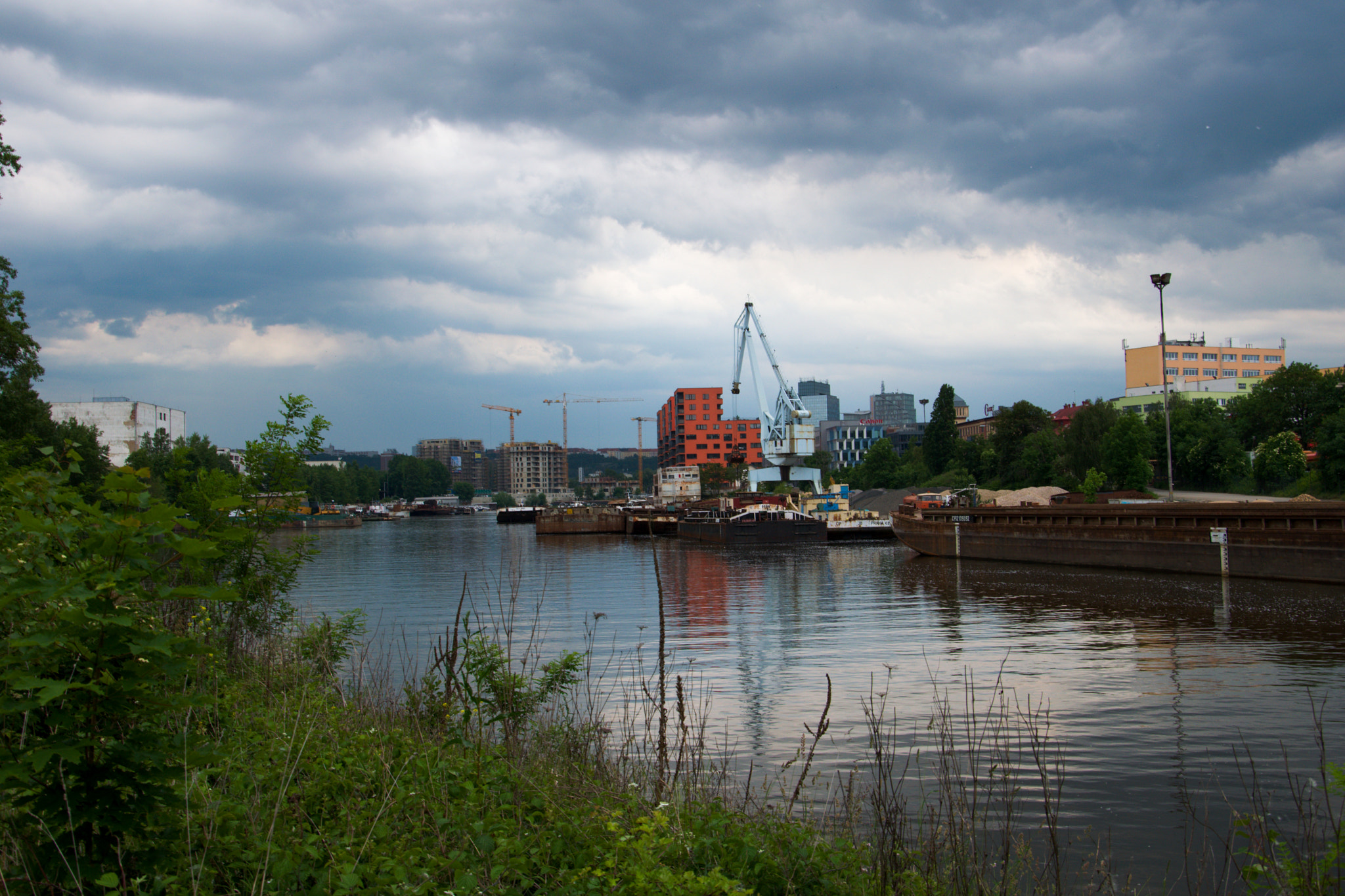 Nikon D3300 + 18.00 - 105.00 mm f/3.5 - 5.6 sample photo. Prague marina photography