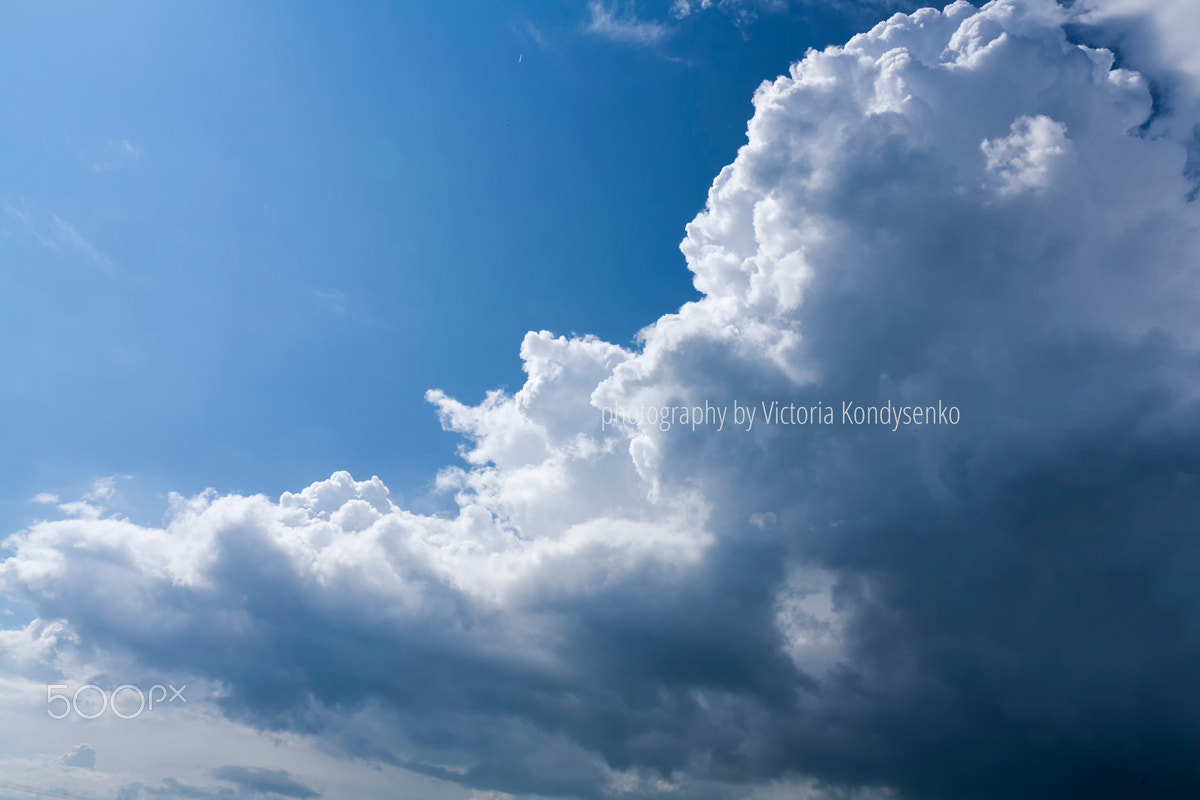 Canon EOS 1000D (EOS Digital Rebel XS / EOS Kiss F) sample photo. Blue sky with storm clouds photography