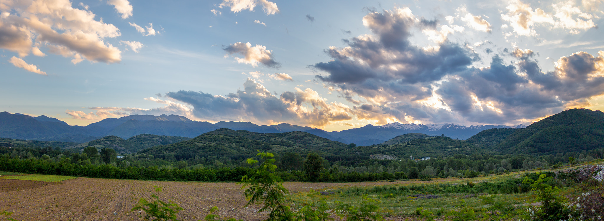 ZEISS Distagon T* 35mm F2 sample photo. The sun set behind pirin photography