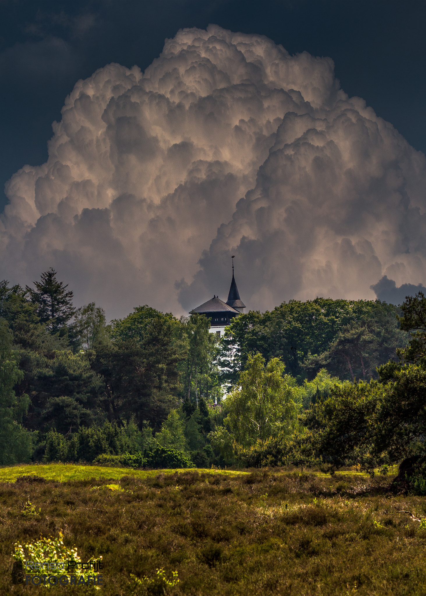 Canon EOS 700D (EOS Rebel T5i / EOS Kiss X7i) + Canon EF 70-210mm f/4 sample photo. The cloud.... photography