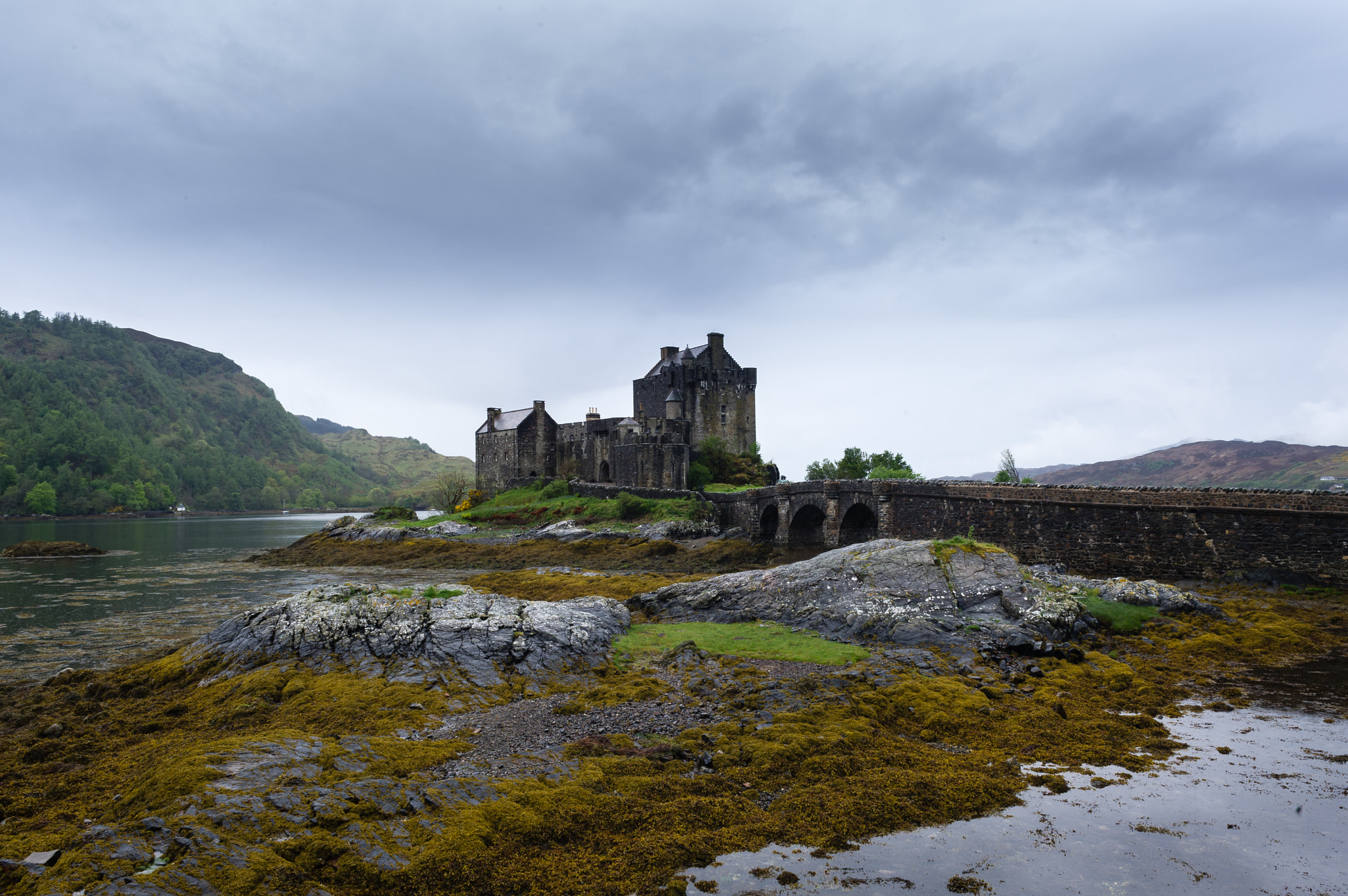 Nikon D3S + Nikon AF Nikkor 24mm F2.8D sample photo. Eilean donan castle photography