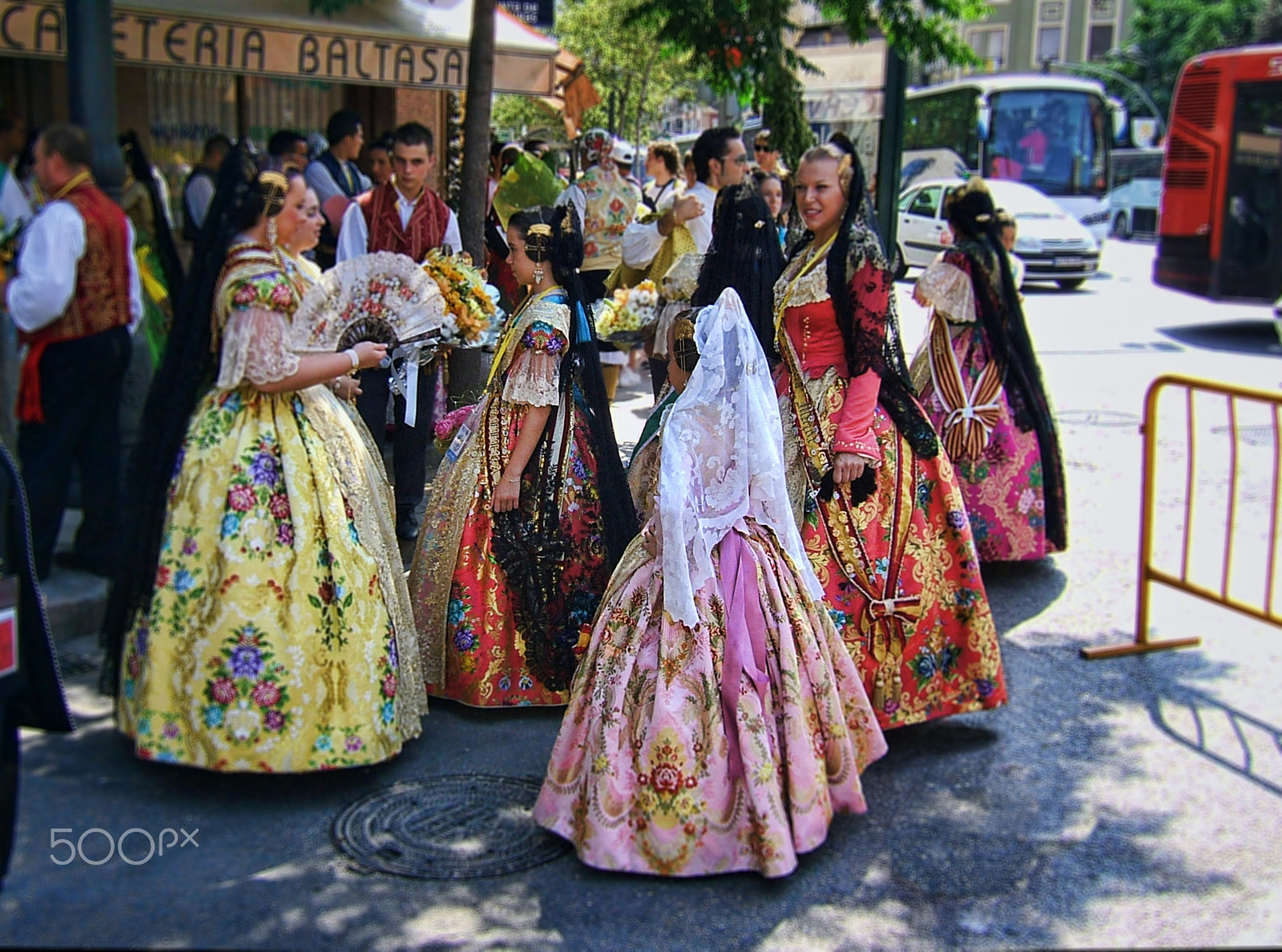 Fujifilm FinePix E550 sample photo. Traditional costumes in valencia photography