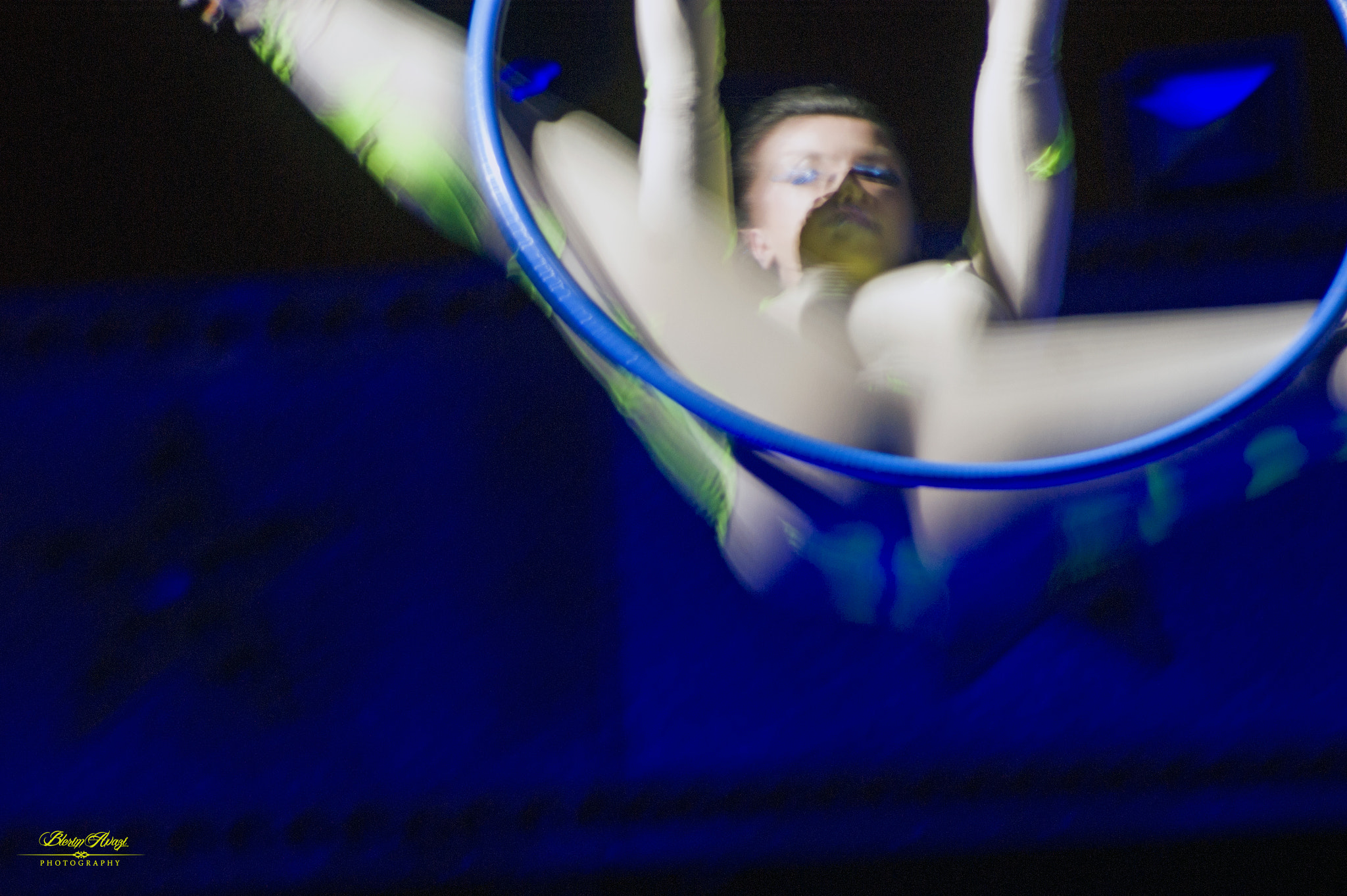Sony 75-300mm F4.5-5.6 sample photo. Ring acrobat photography
