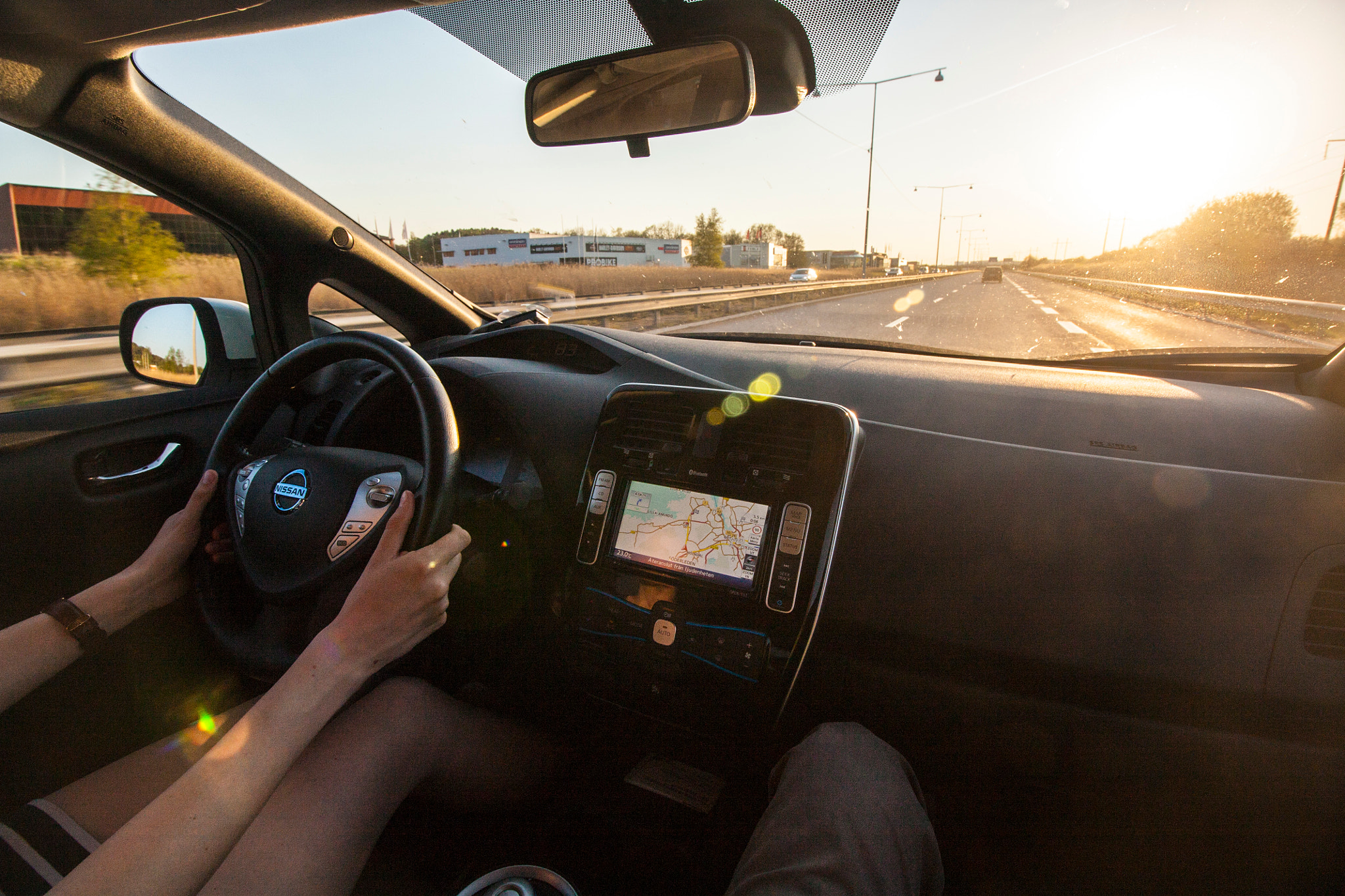 Canon EF-S 10-18mm F4.5–5.6 IS STM sample photo. Nissan leaf photography