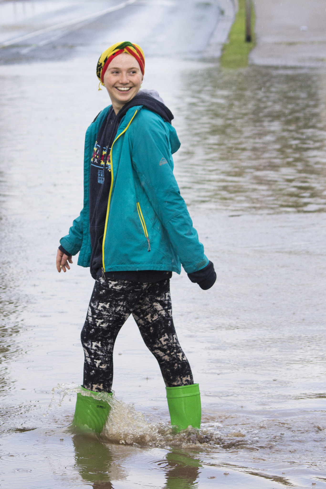 Sigma 70-300mm F4-5.6 APO DG Macro sample photo. The girl that enjoyed bad weather photography