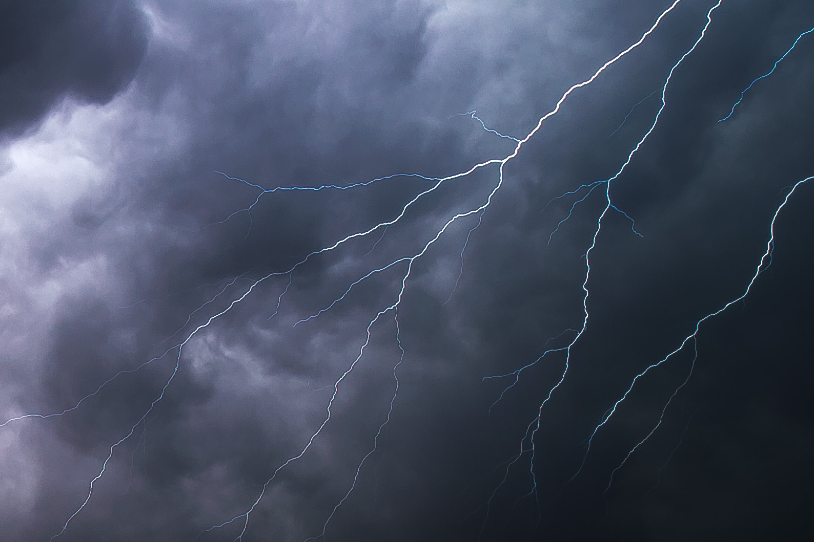 Samyang 14mm F2.8 ED AS IF UMC sample photo. Lightning strike photography