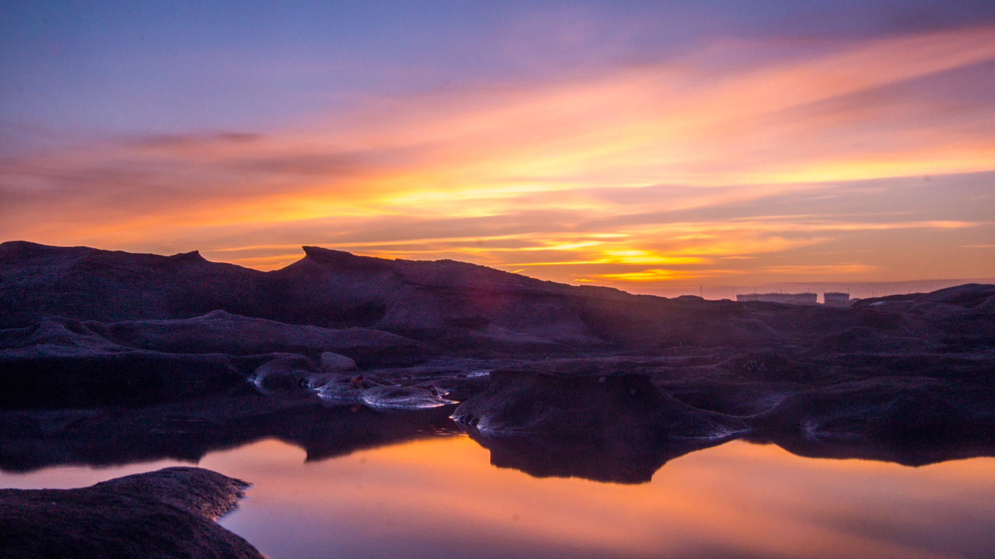 Sony SLT-A65 (SLT-A65V) + Sony 28mm F2.8 sample photo. Mirror sunset photography