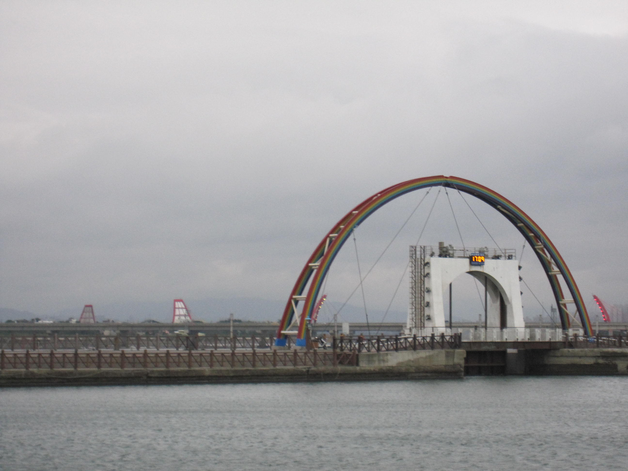 Canon PowerShot SD960 IS (Digital IXUS 110 IS / IXY Digital 510 IS) sample photo. Hsinchu harbor (the old harbor of nanliao) fishing access of rainbow shape gate 新竹漁港(南寮舊港)... photography