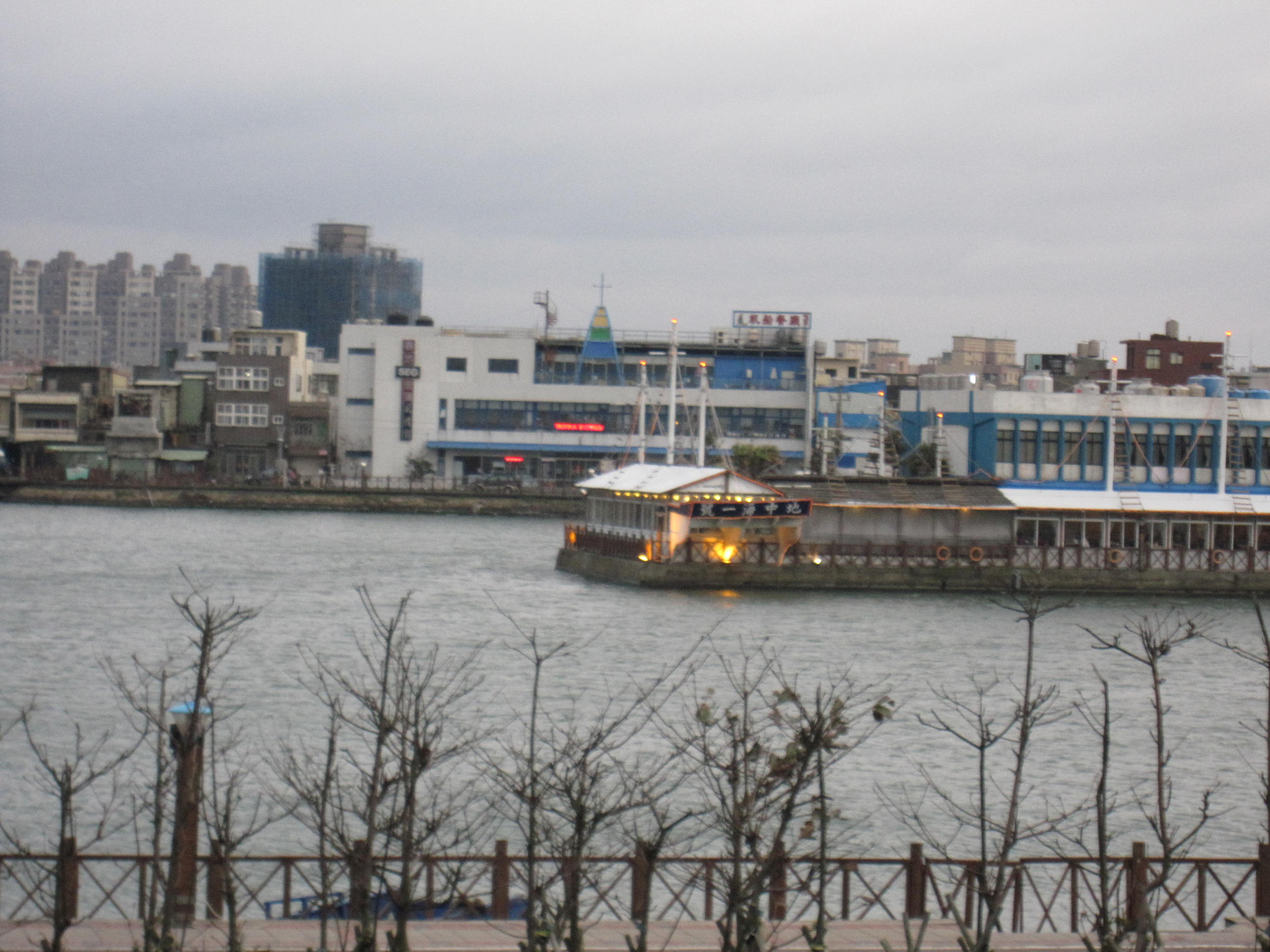 Canon PowerShot SD960 IS (Digital IXUS 110 IS / IXY Digital 510 IS) sample photo. Hsinchu harbor (the old harbor of nanliao) boat rowing area the swan lake 新竹漁港(南寮舊港) 划船區天鵝湖 photography