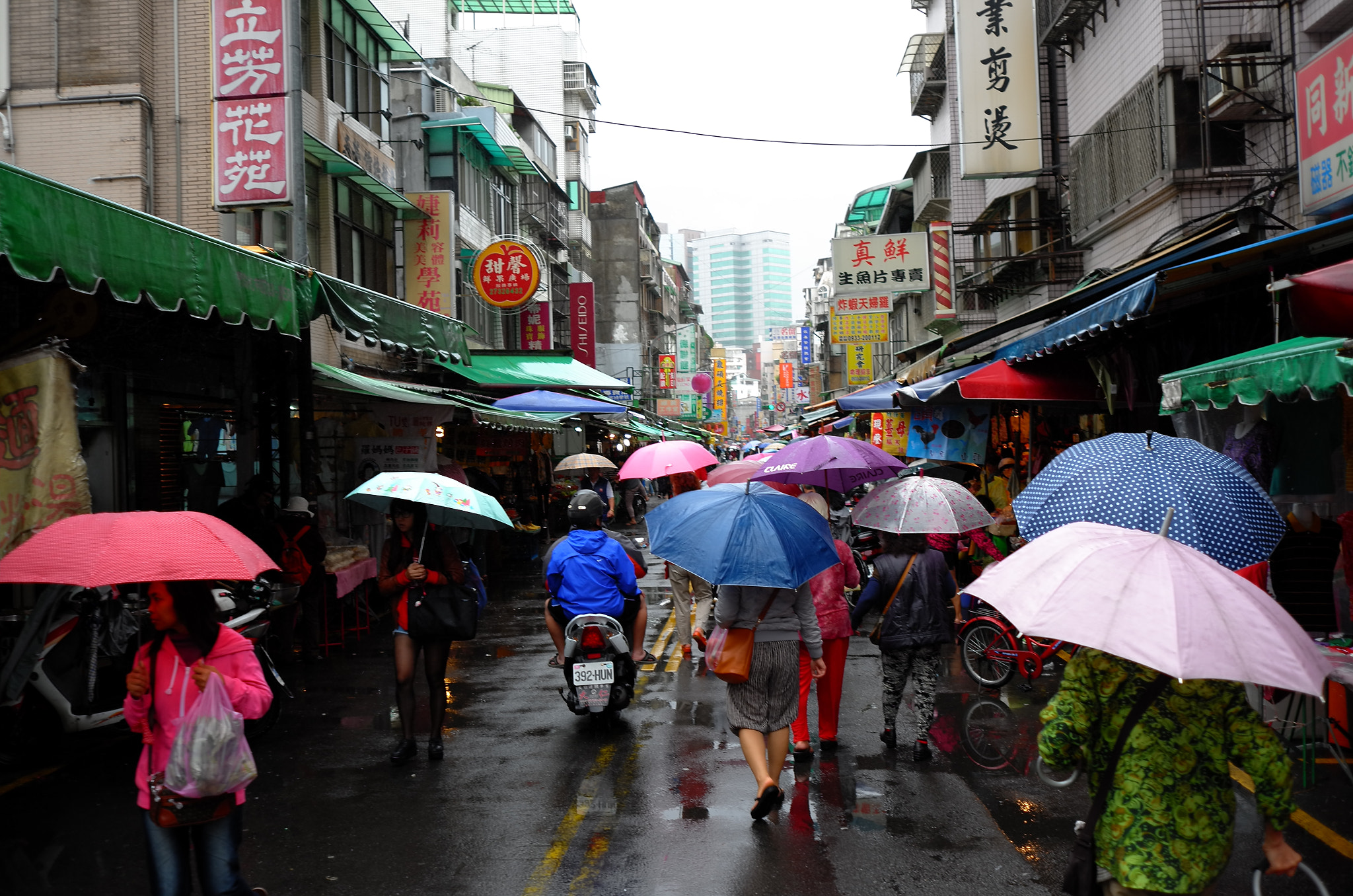 Leica X-E (TYP 102) sample photo. Taipei rain photography