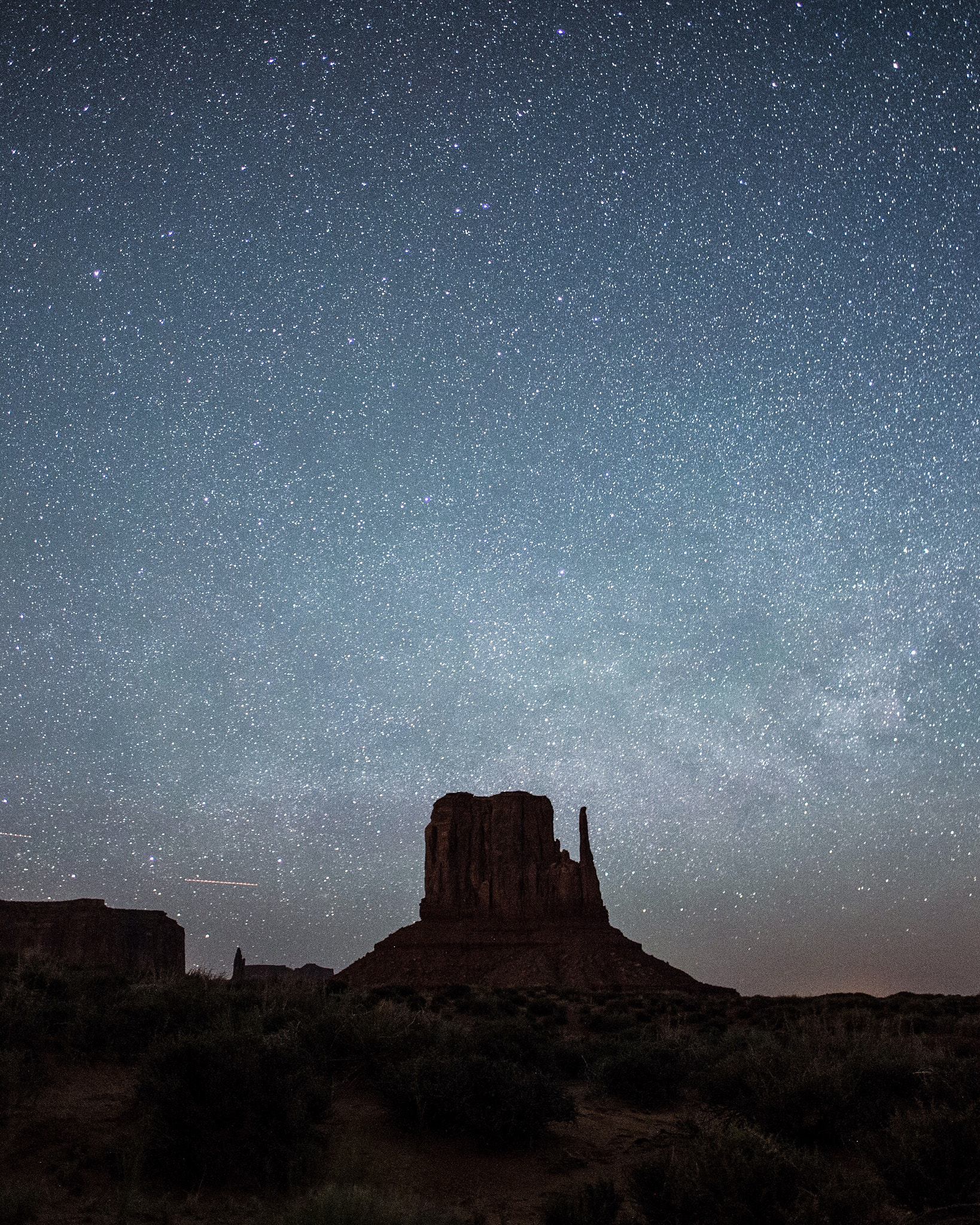 Nikon D4 + Nikon AF-S Nikkor 20mm F1.8G ED sample photo. Stars & monument valley. arizona. photography