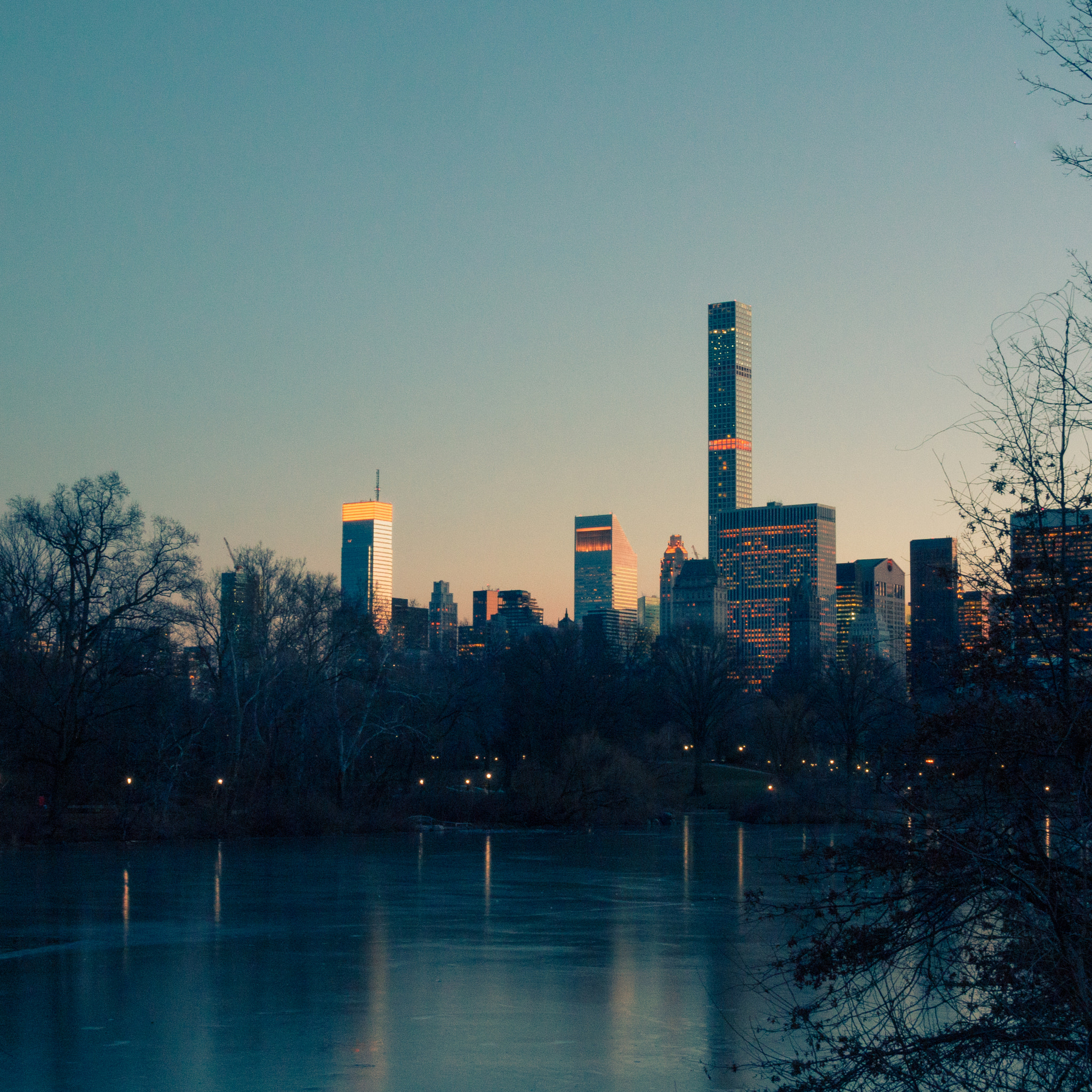 Olympus OM-D E-M5 + Olympus M.Zuiko Digital 25mm F1.8 sample photo. Central park skyline photography