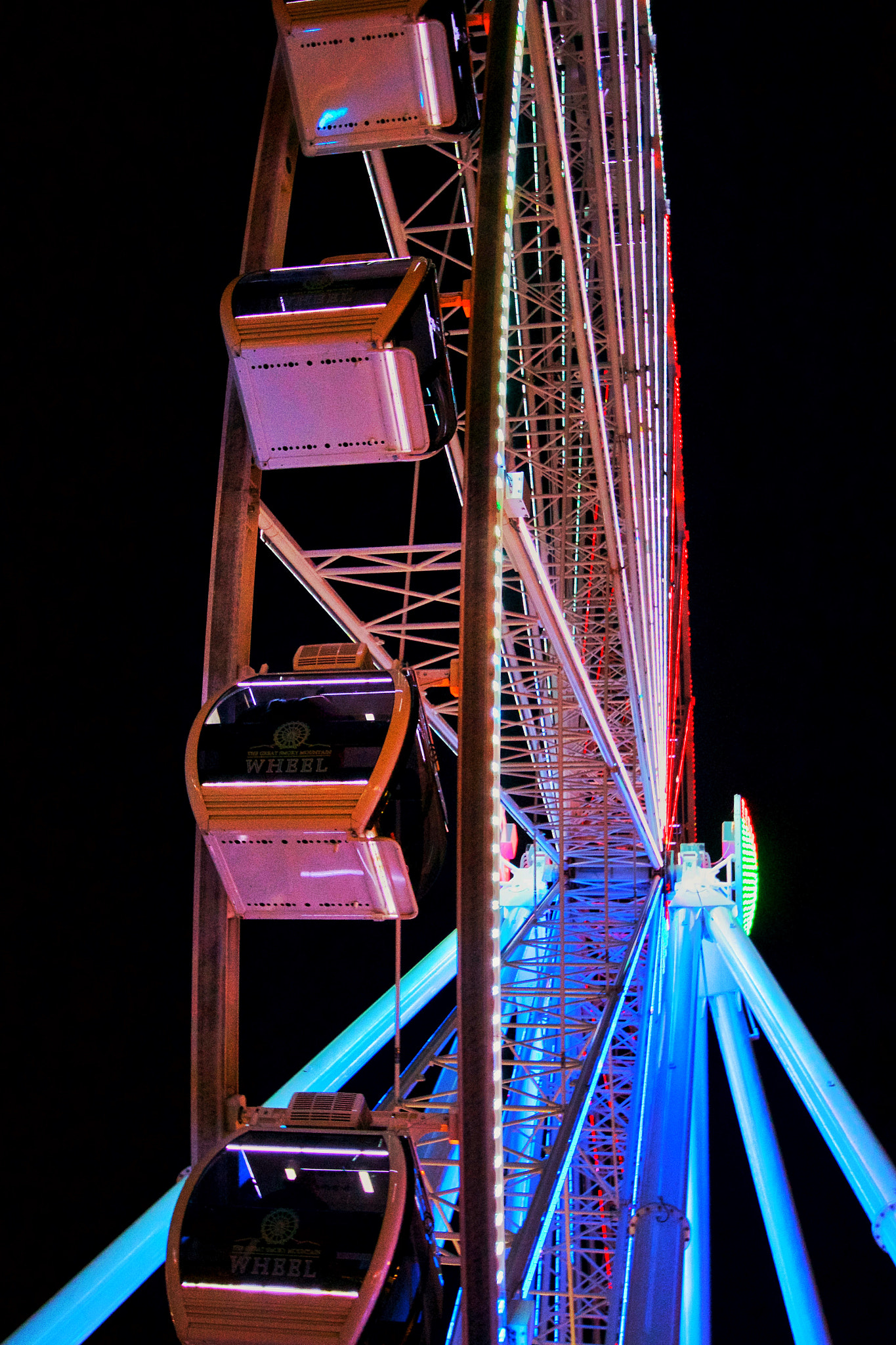 Canon EF-S 10-22mm F3.5-4.5 USM sample photo. Ferris wheel photography