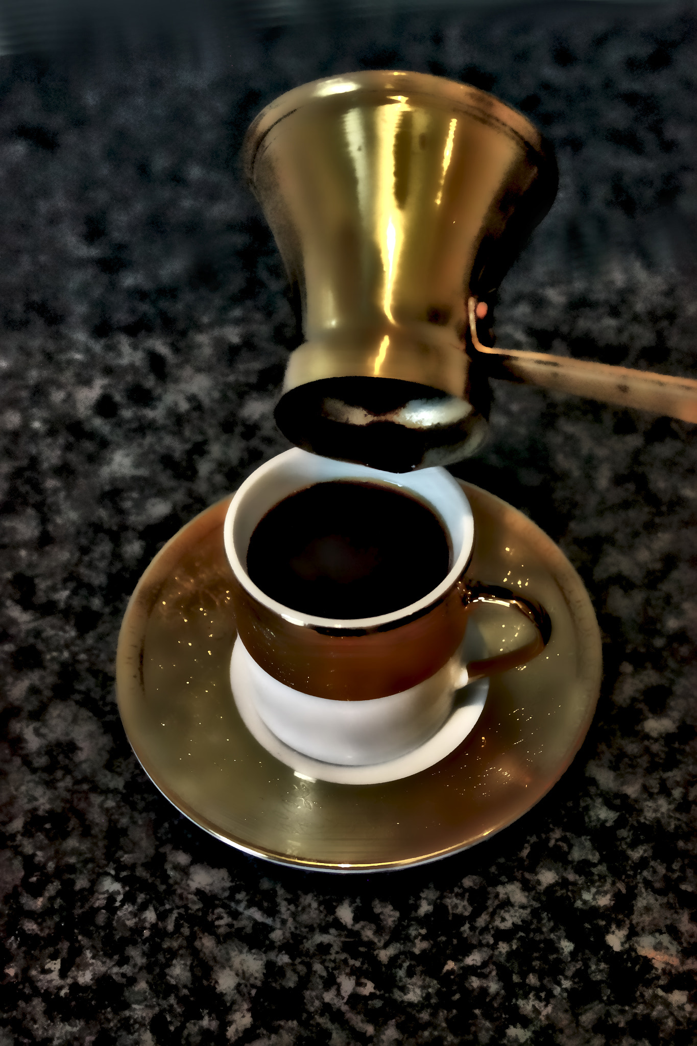Canon EOS 550D (EOS Rebel T2i / EOS Kiss X4) + Canon EF-S 18-55mm F3.5-5.6 sample photo. Turkishcoffee photography