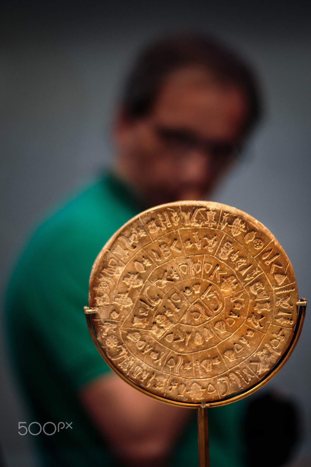 Canon EOS 650D (EOS Rebel T4i / EOS Kiss X6i) + Canon EF 50mm F1.4 USM sample photo. Phaistos disc photography