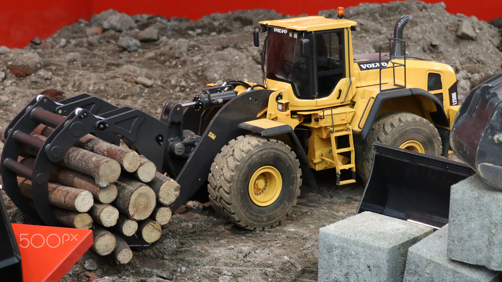 Canon XC10 sample photo. Volvo wheel loader photography