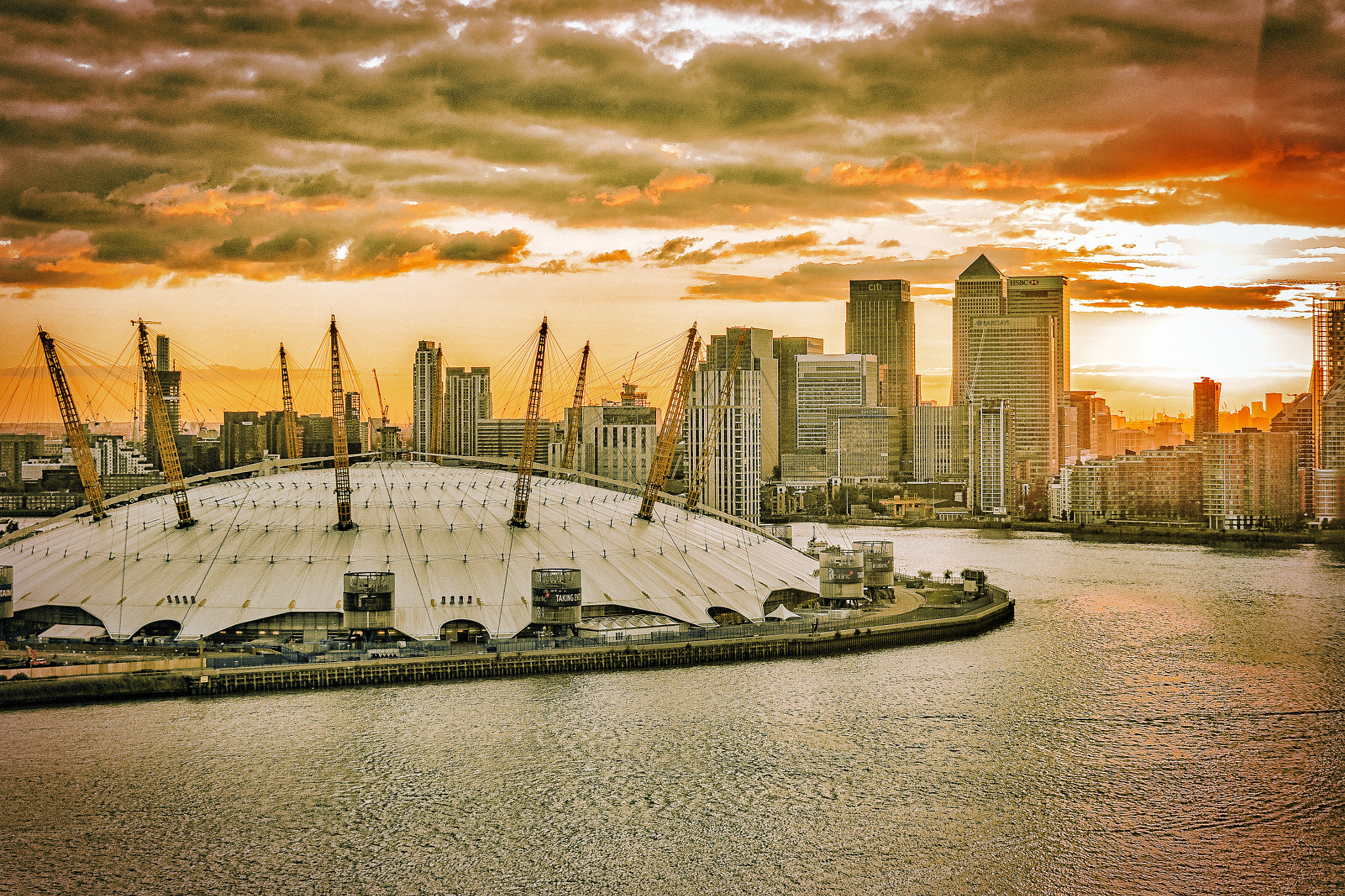 Olympus OM-D E-M5 II sample photo. Canary wharf sundown photography