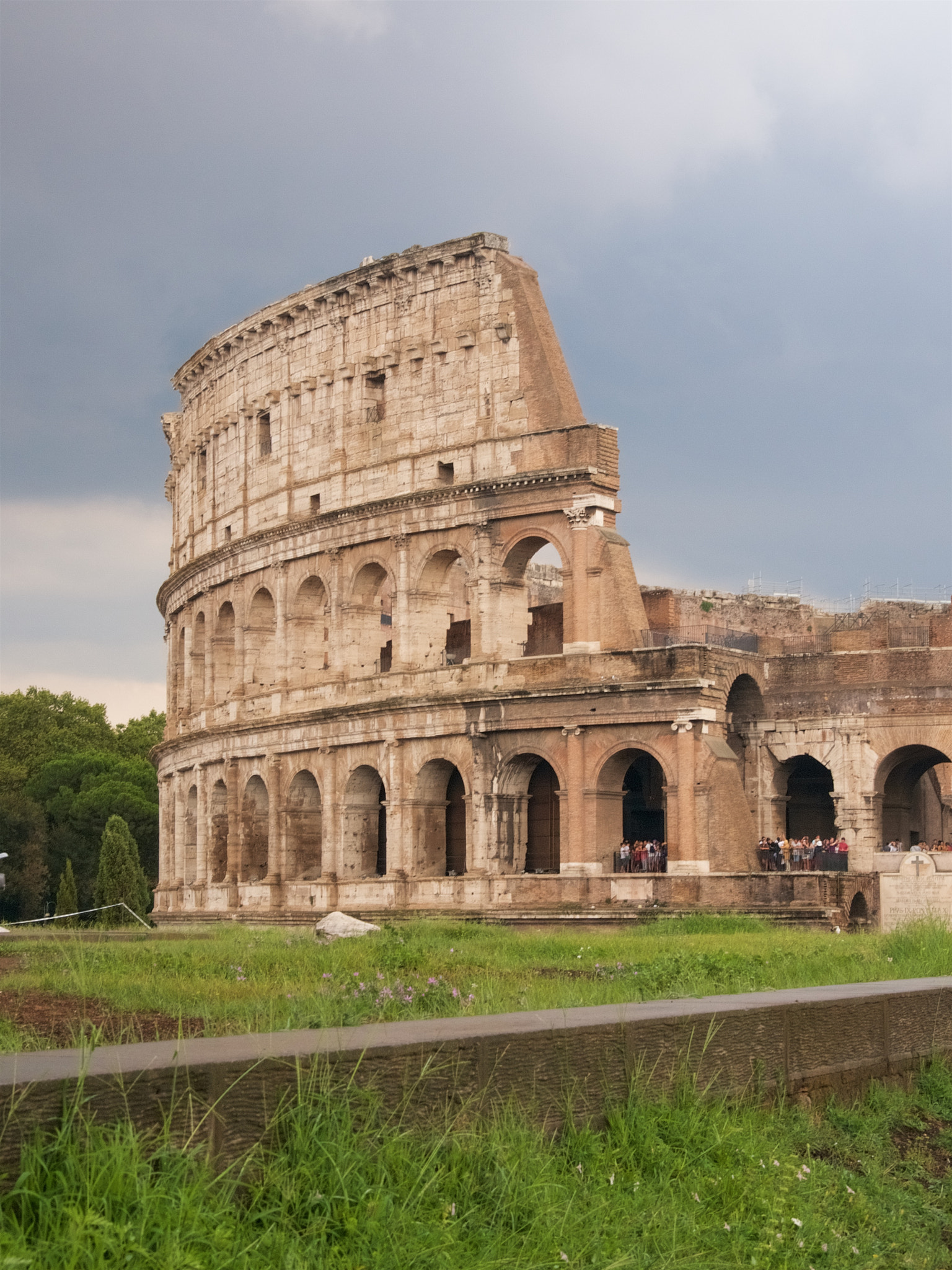 Olympus PEN E-PL1 + Olympus M.Zuiko Digital ED 14-150mm F4-5.6 sample photo. The colosseum, rome photography